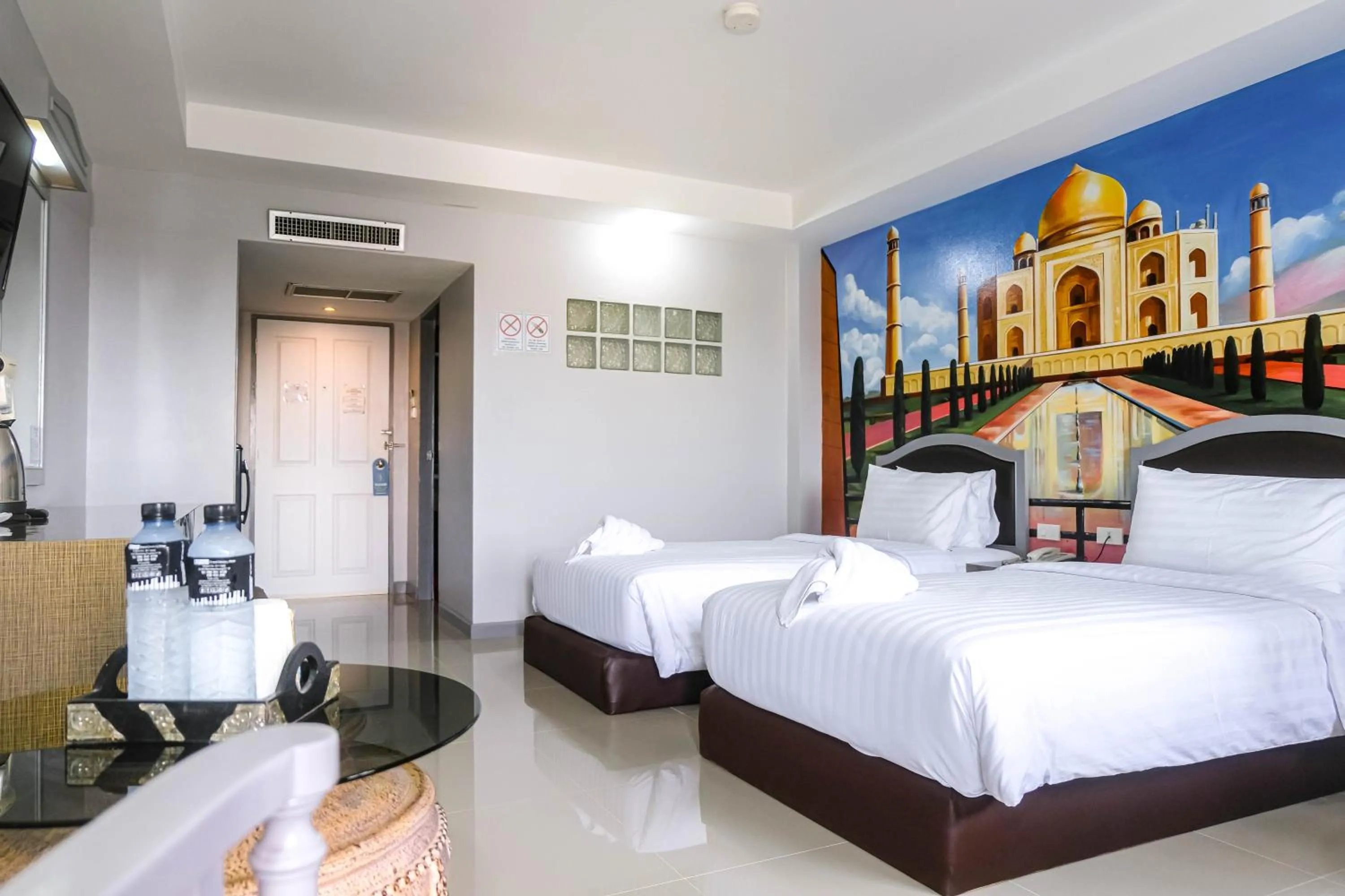Deluxe Twin Room in BCP Hotel