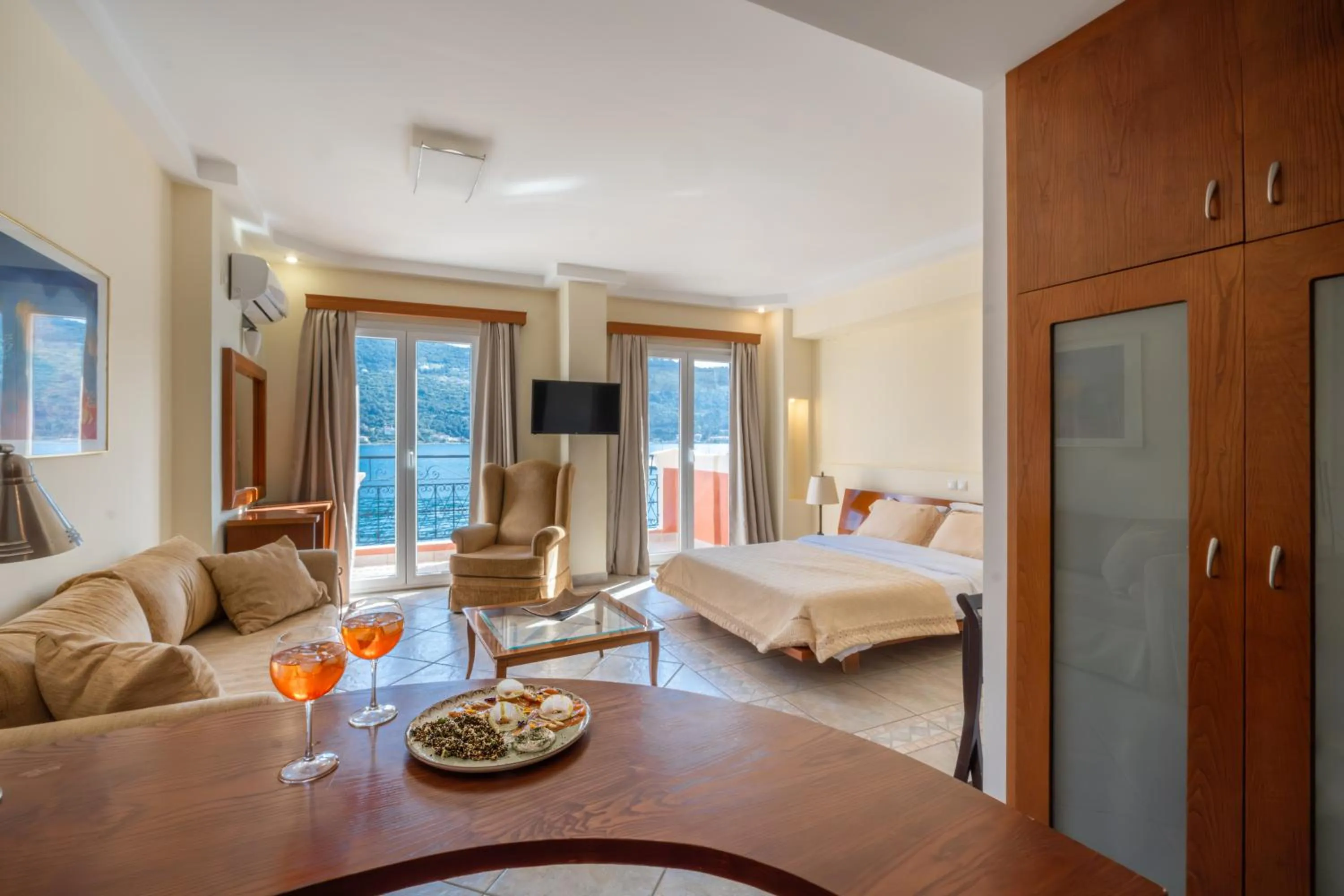 Superior Suite with Sea View in Samos Hotel