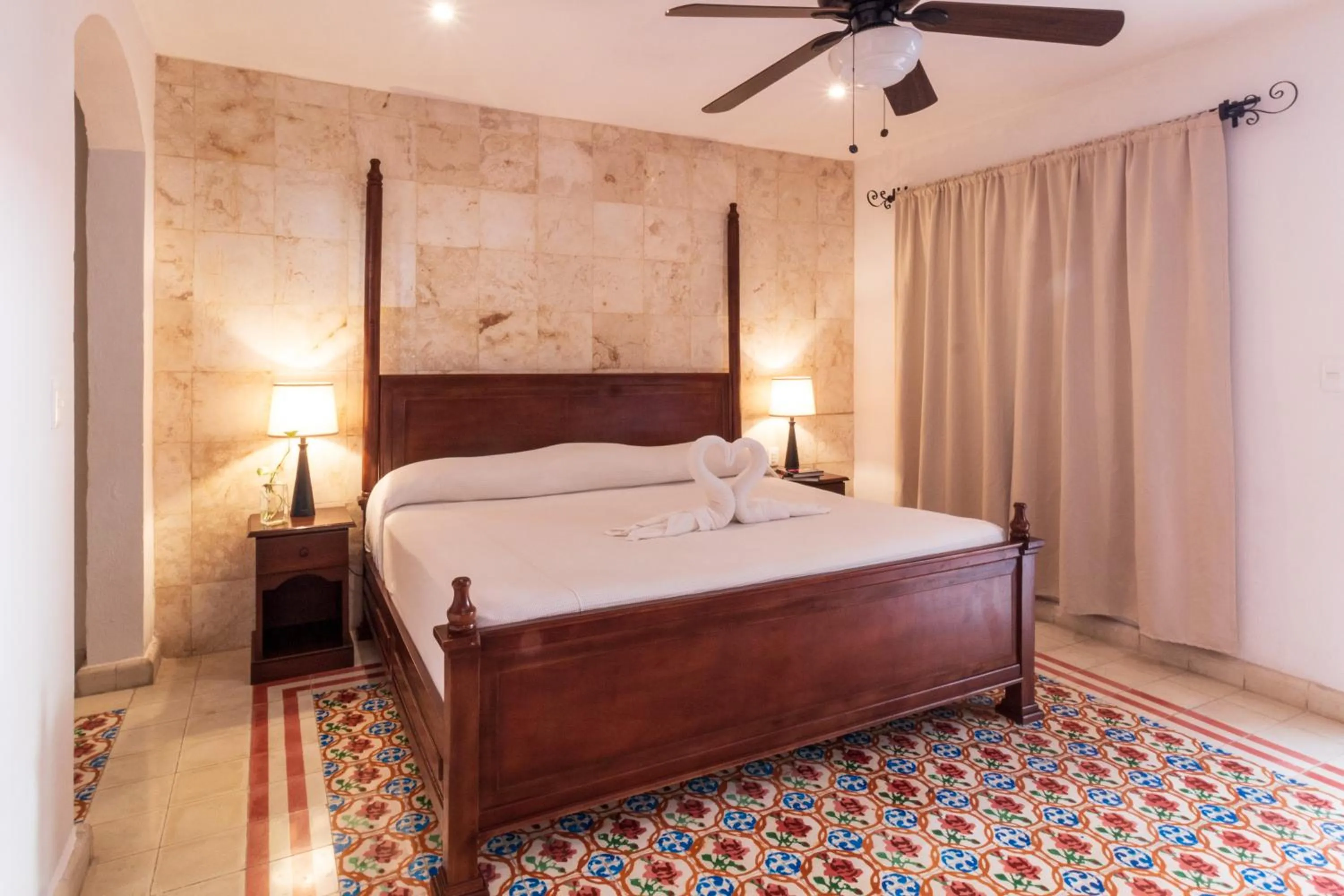 Deluxe Room in La Aurora Hotel Colonial