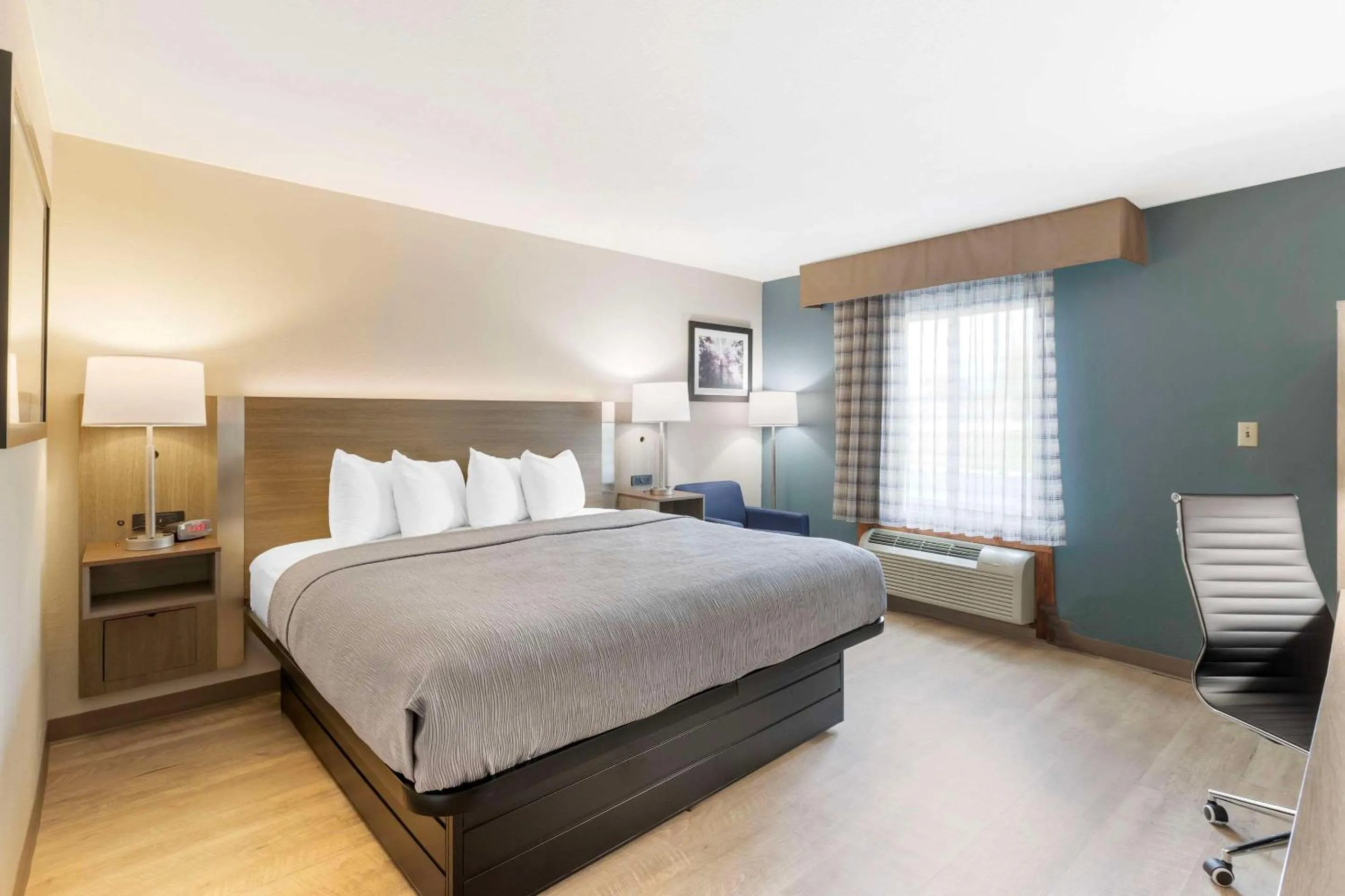 King Room in Quality Inn Newton at I-80