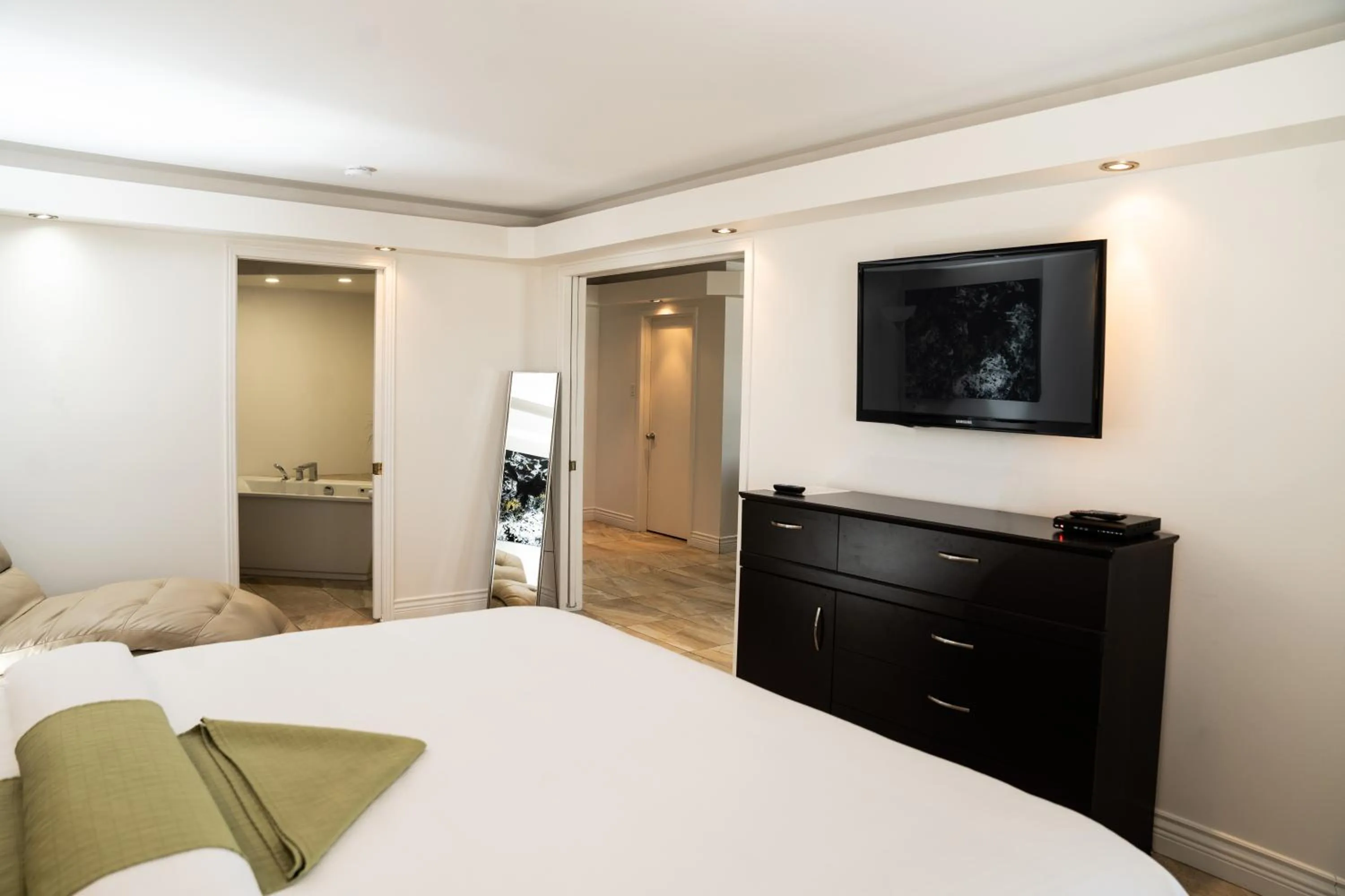 Presidential Suite in Hôtel Énergie Shawinigan