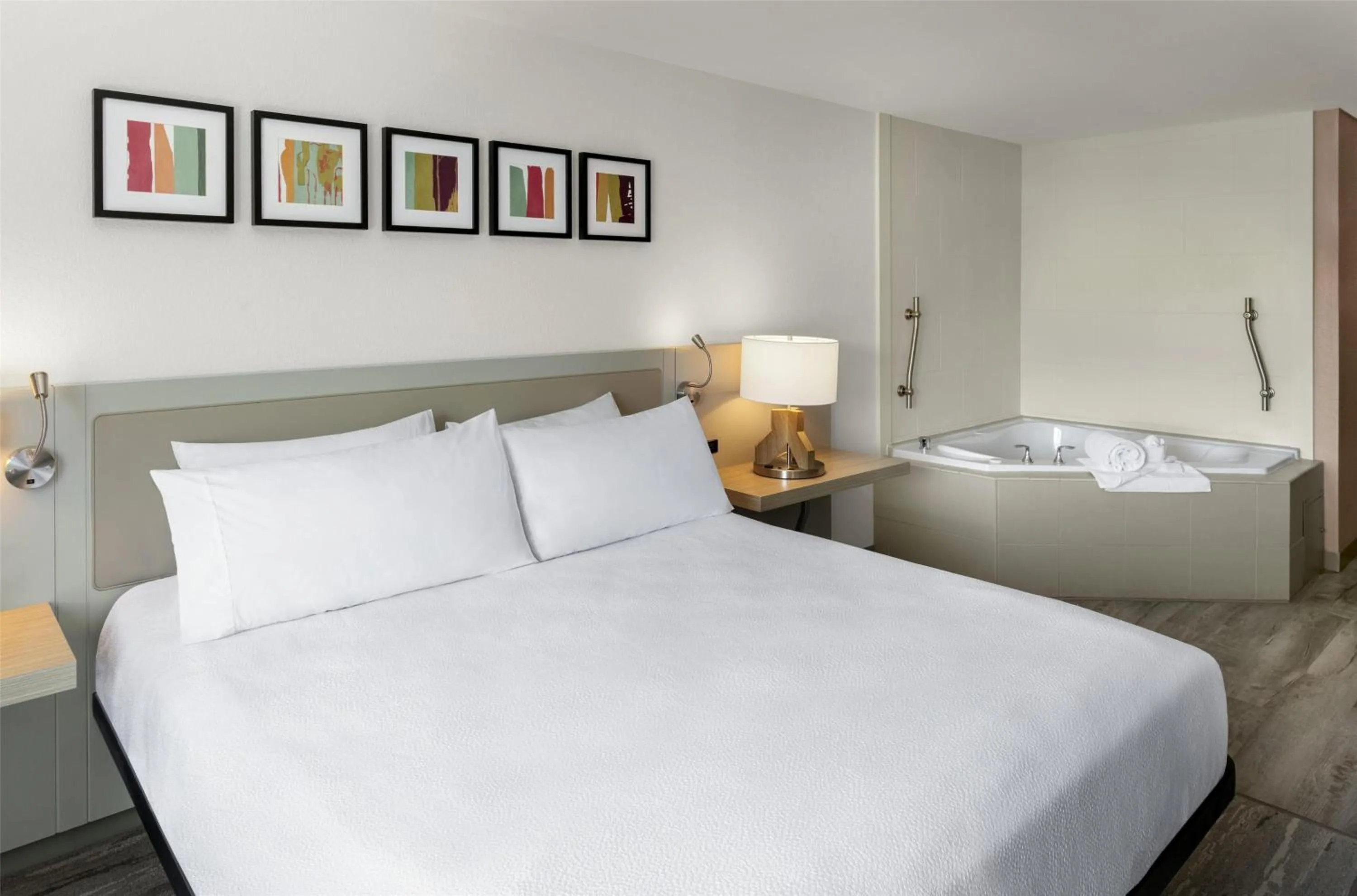 King Room with Spa Bath in Hilton Garden Inn Eugene/Springfield