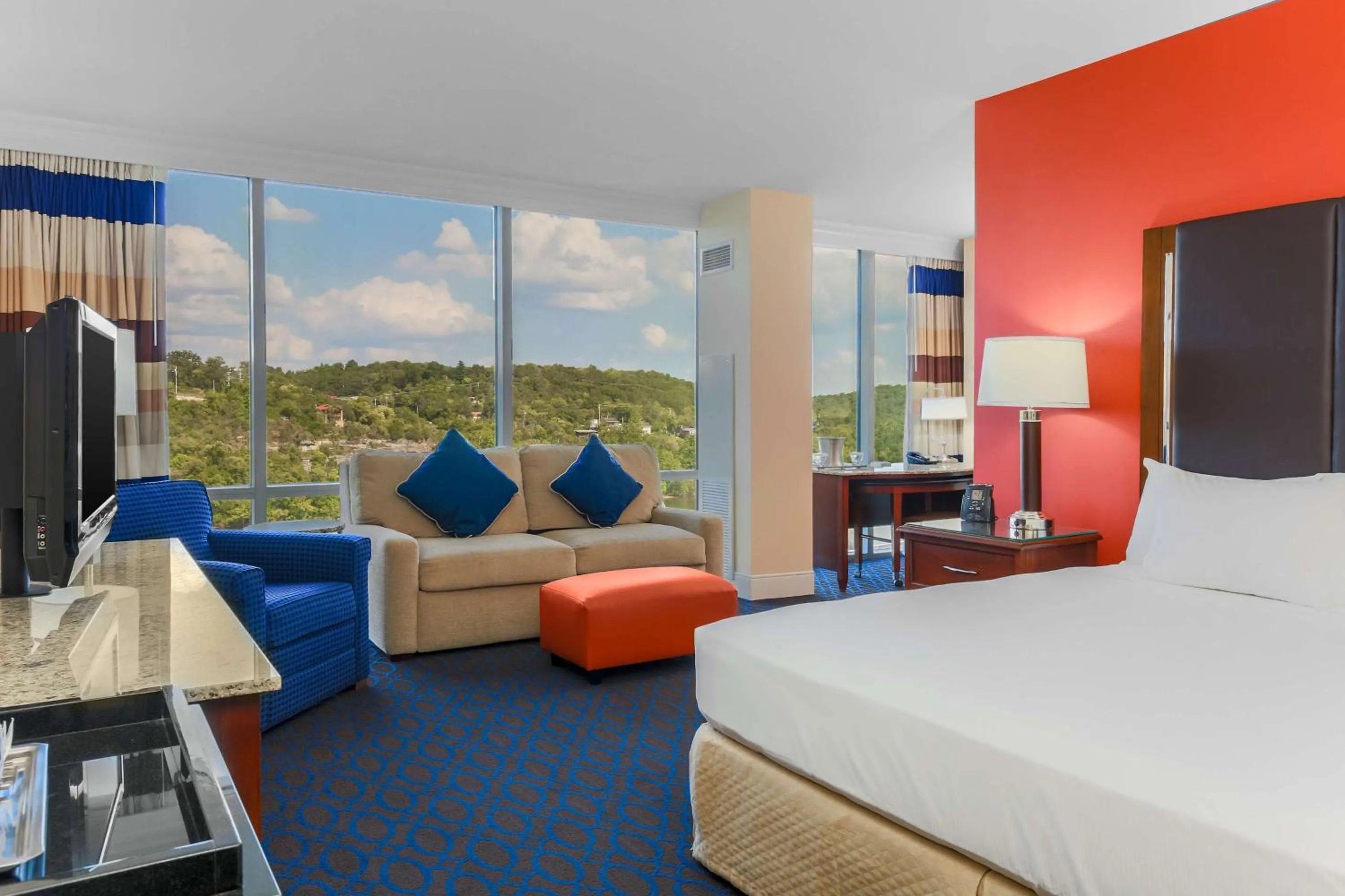 Deluxe King Room with Sofa Bed and Balcony in Hilton Branson Convention Center