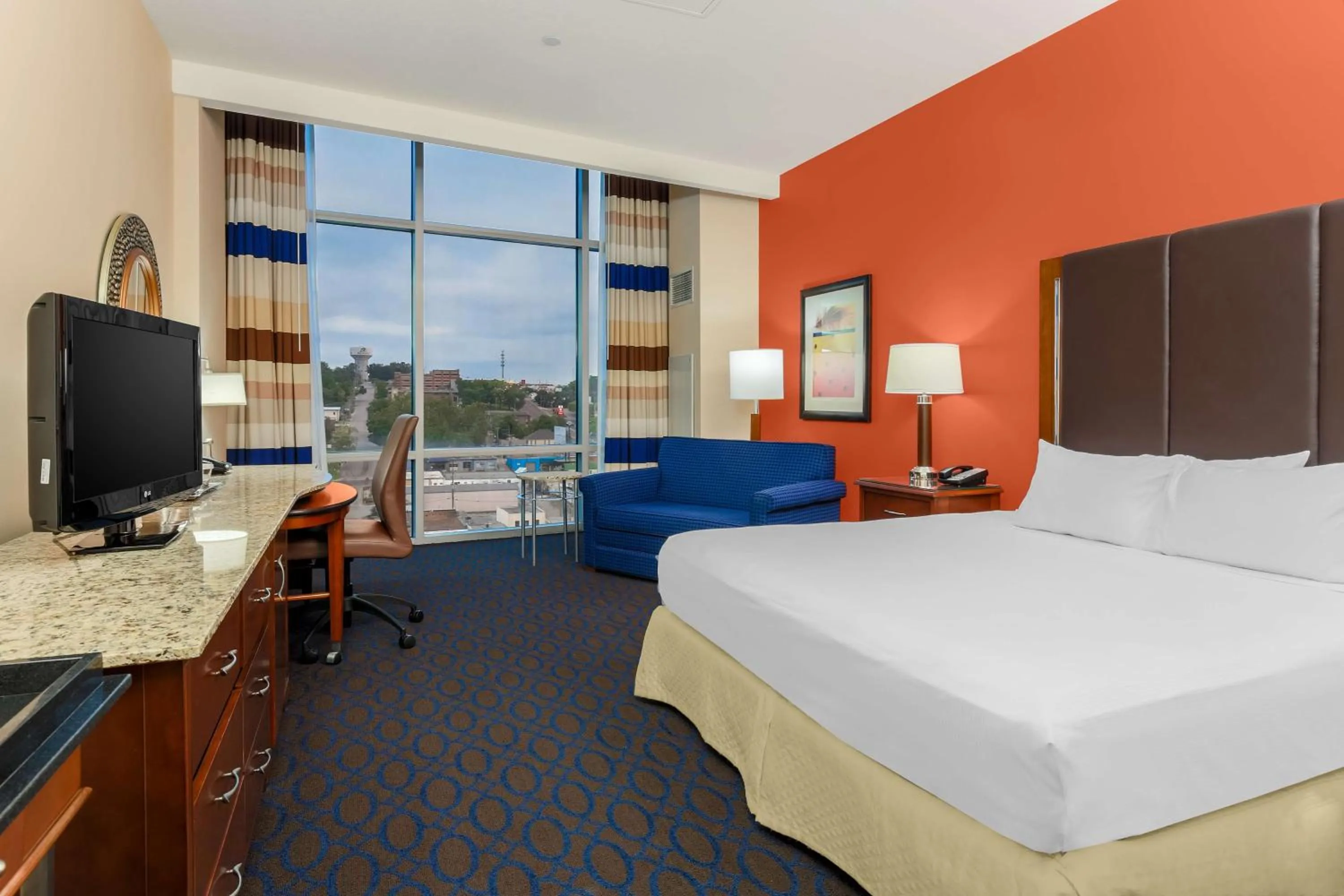 Deluxe King Room with Sofa Bed - High Floor in Hilton Branson Convention Center