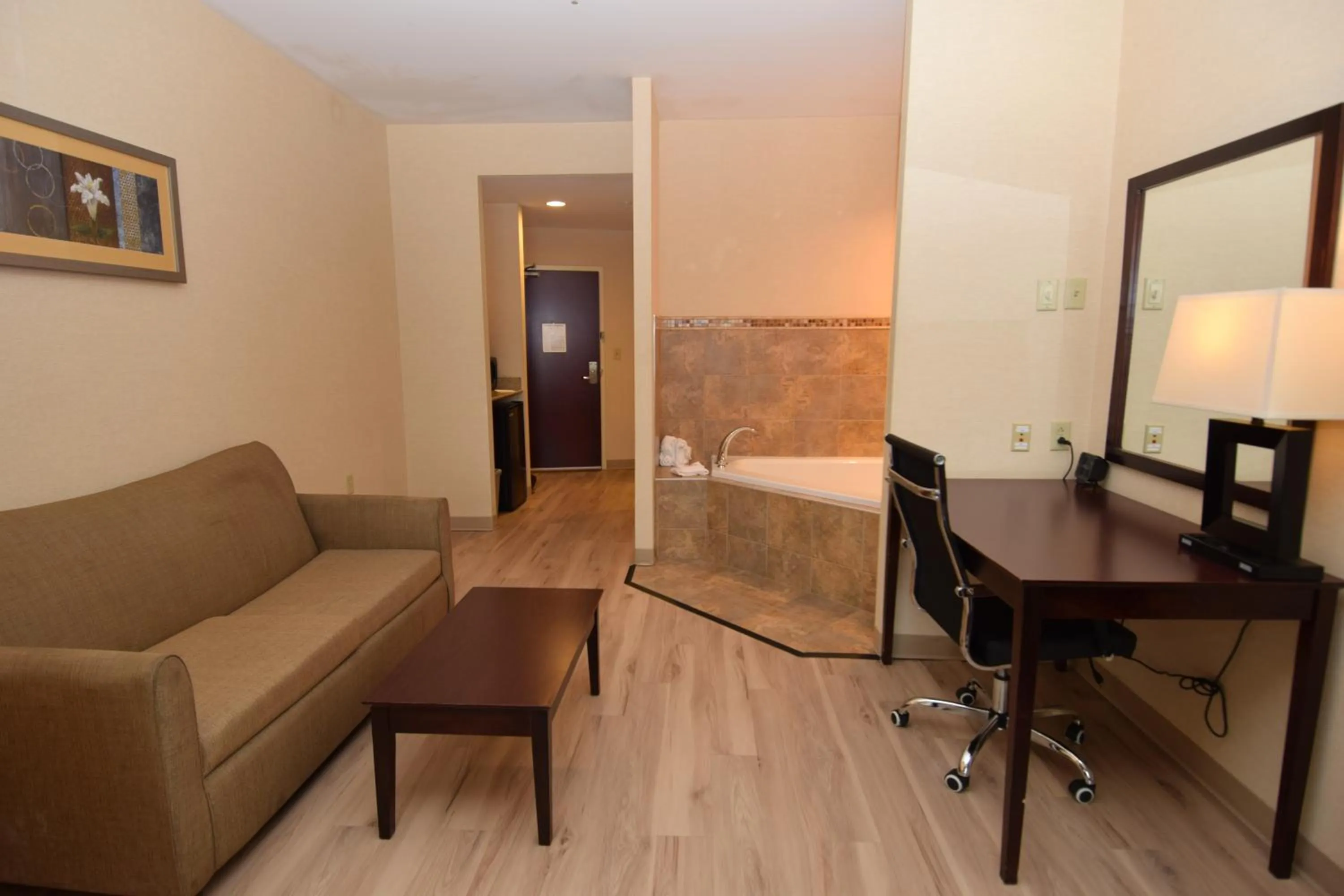 Suite with Hot Tub in Cicero Grand - Syracuse North