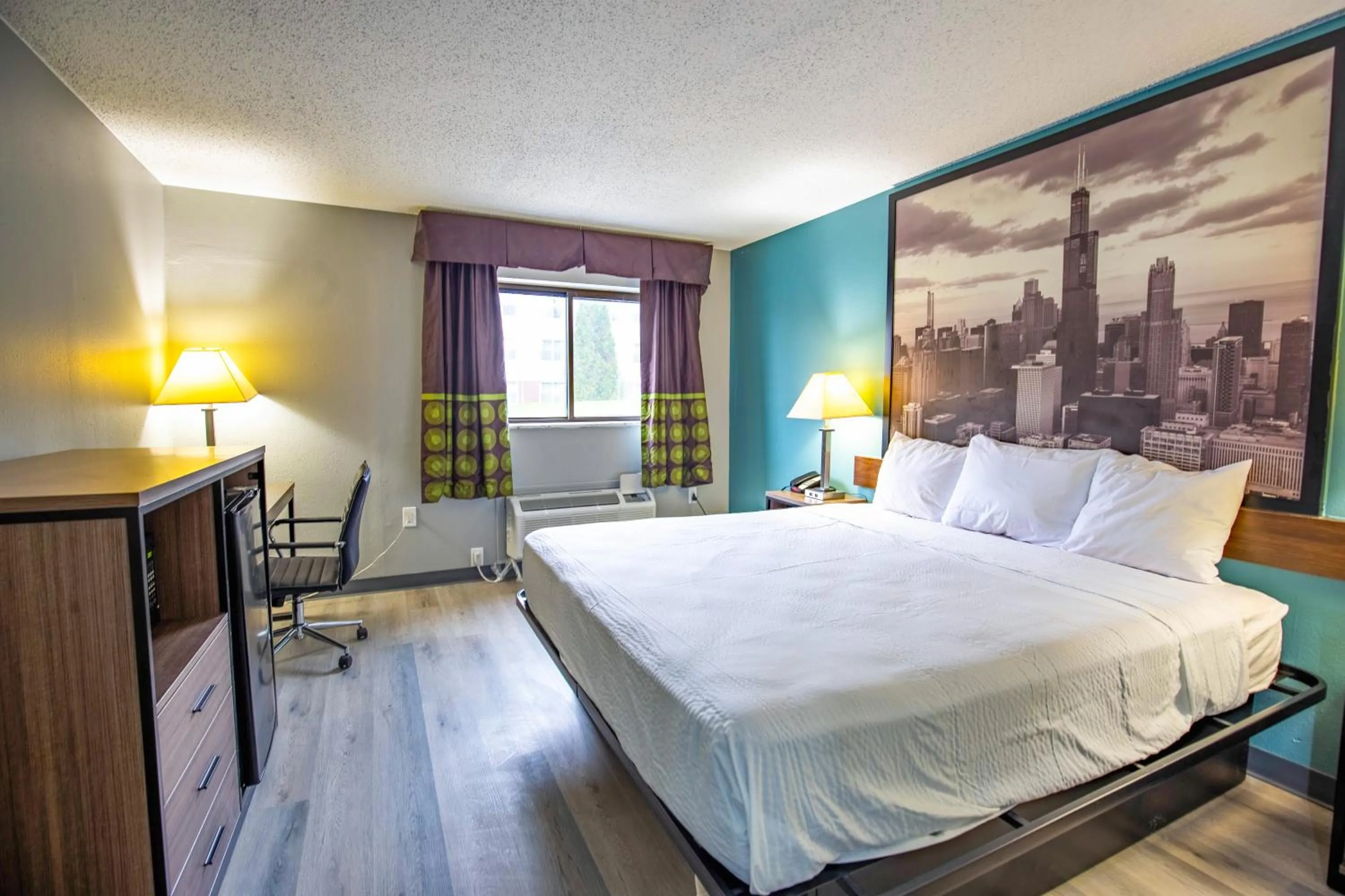 King Room - Mobility Access/Non-Smoking in Super 8 by Wyndham Rockford I-90 Casino District