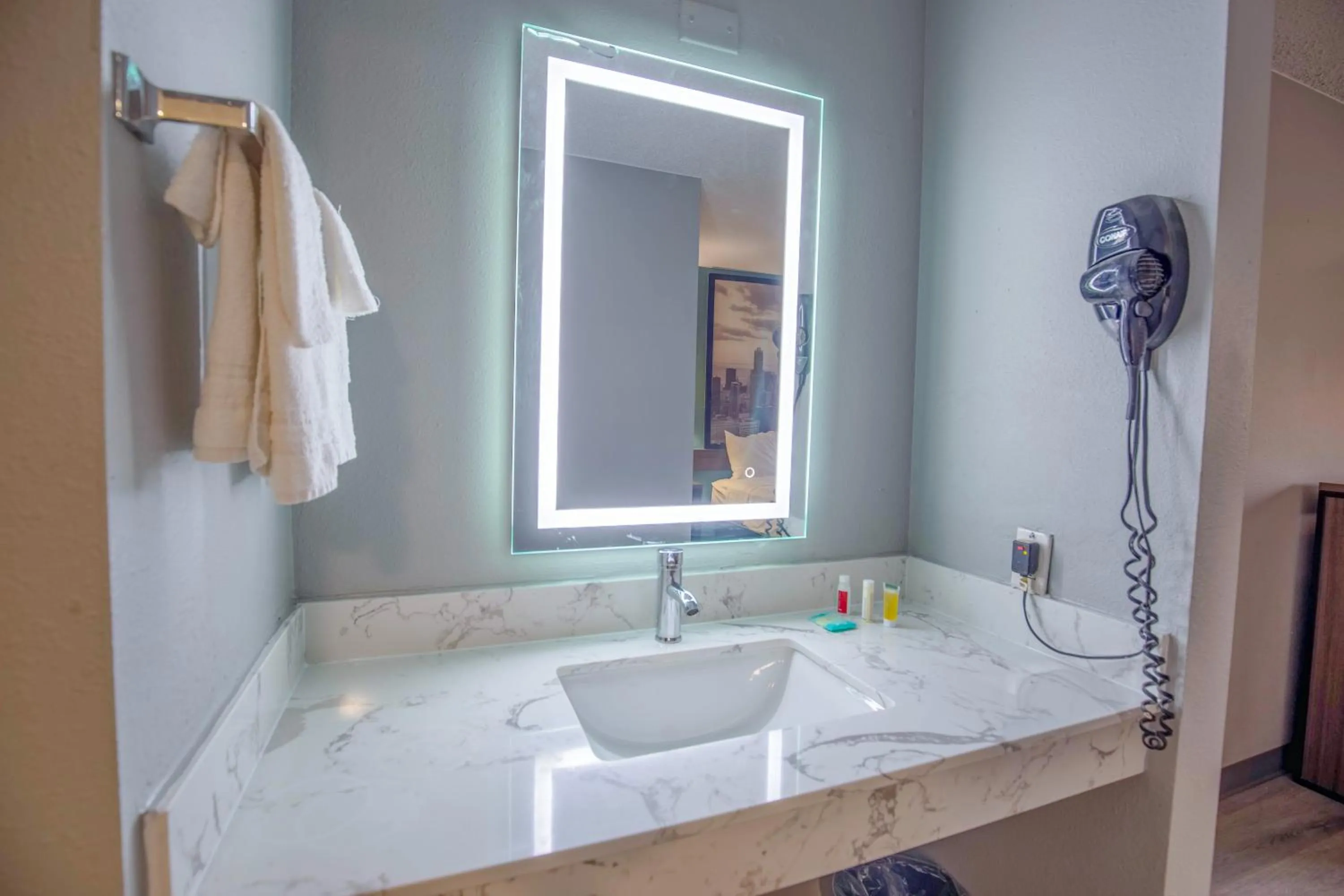 Queen Room - Mobility Access/Non-Smoking in Super 8 by Wyndham Rockford I-90 Casino District