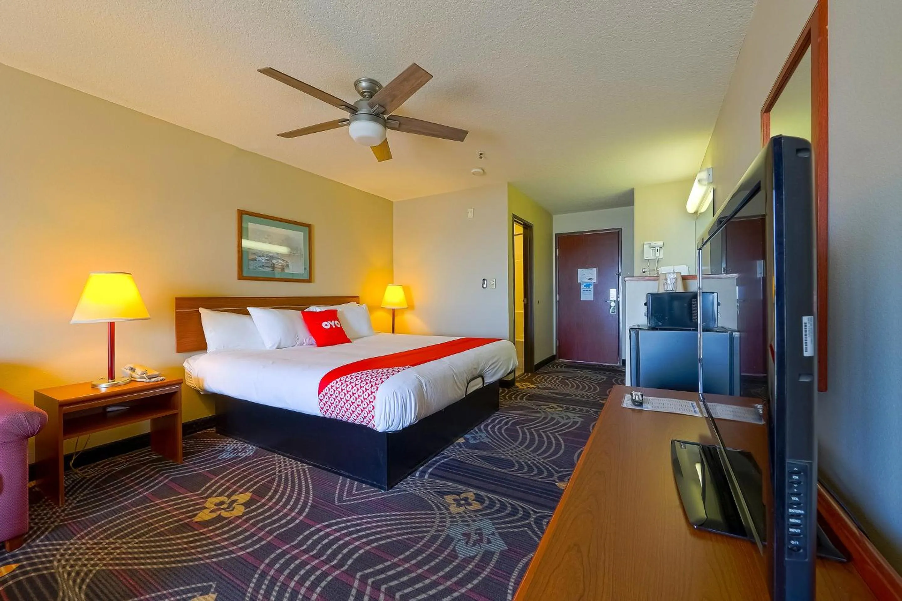 King Suite with Balcony - Ocean View in Siletz Bay Beachfront Hotel by OYO Lincoln City