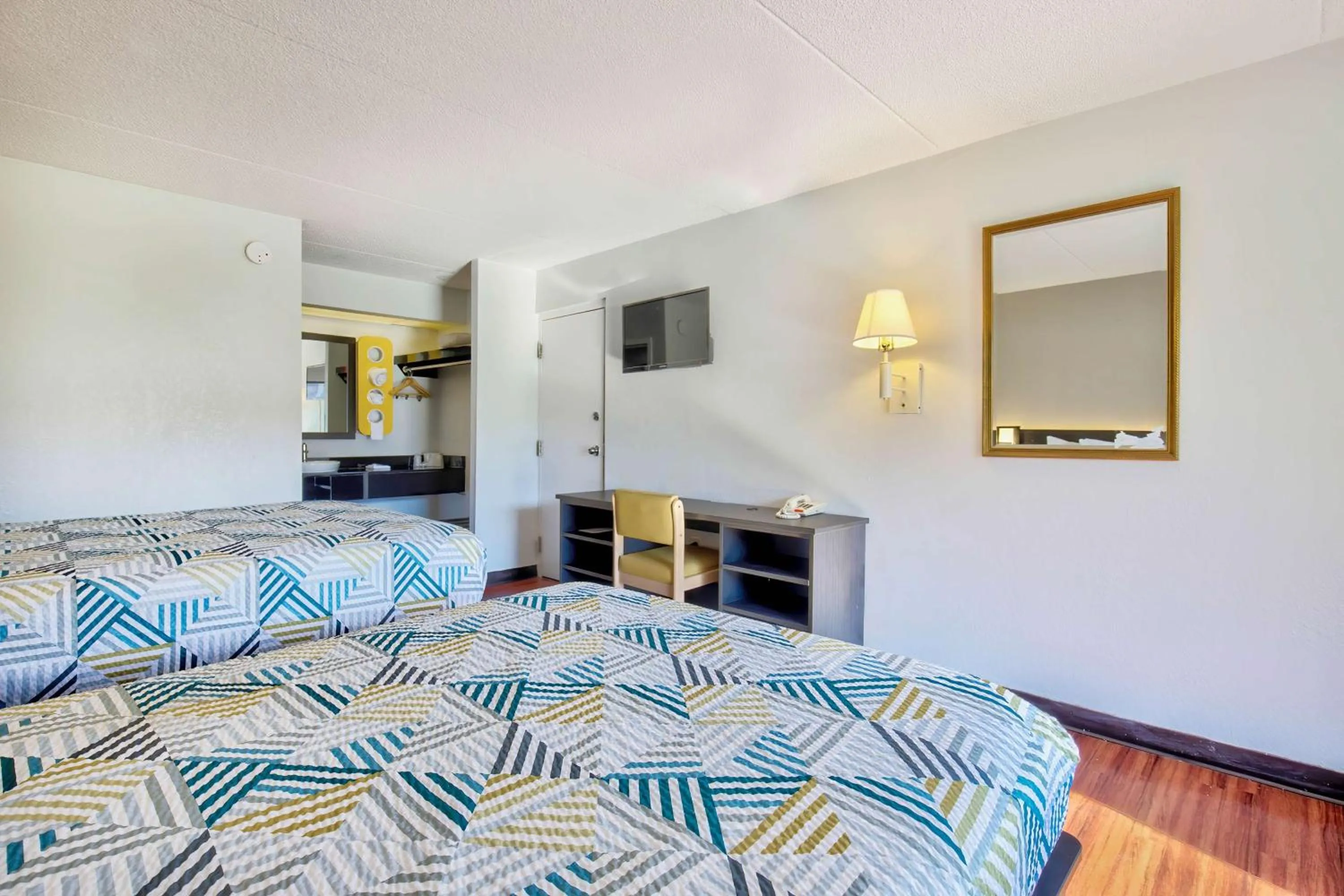 Quadruple Room - single occupancy - Non-Smoking in Motel 6-Ashland, VA