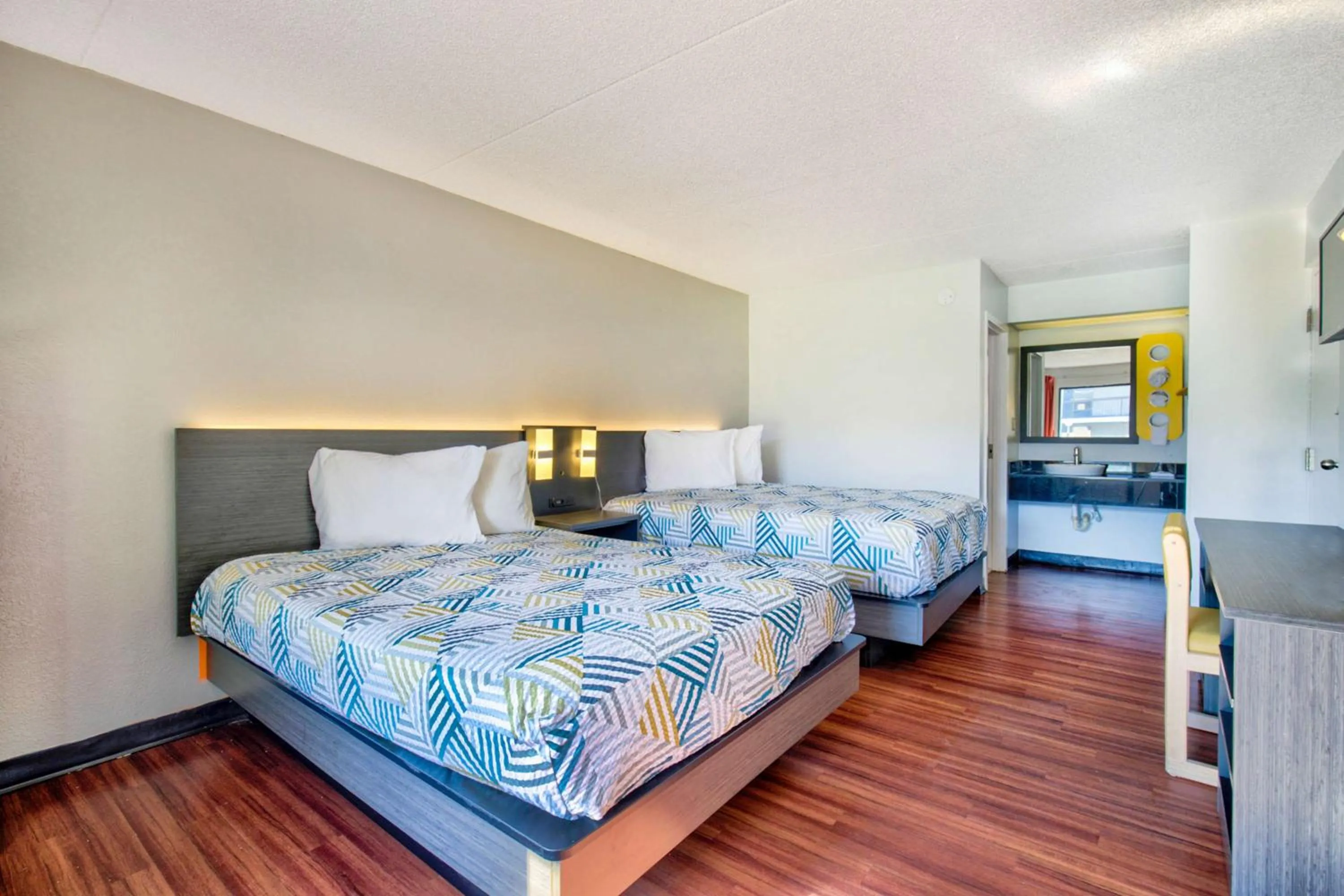 Deluxe Queen Room with Two Queen Beds - single occupancy - Non-Smoking in Motel 6-Ashland, VA