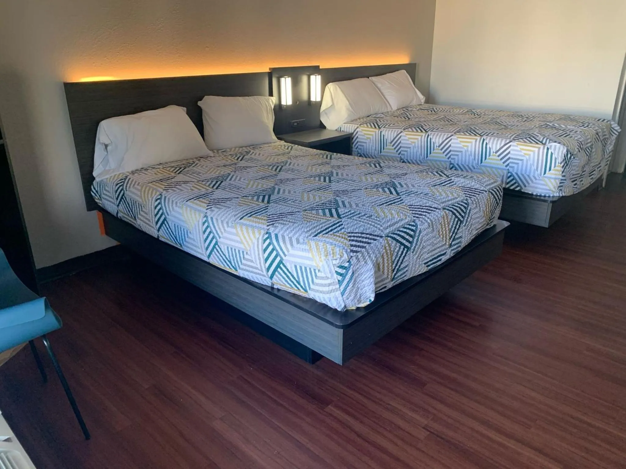 Deluxe Queen Room with Two Queen Beds - single occupancy - Smoking in Motel 6-Ashland, VA