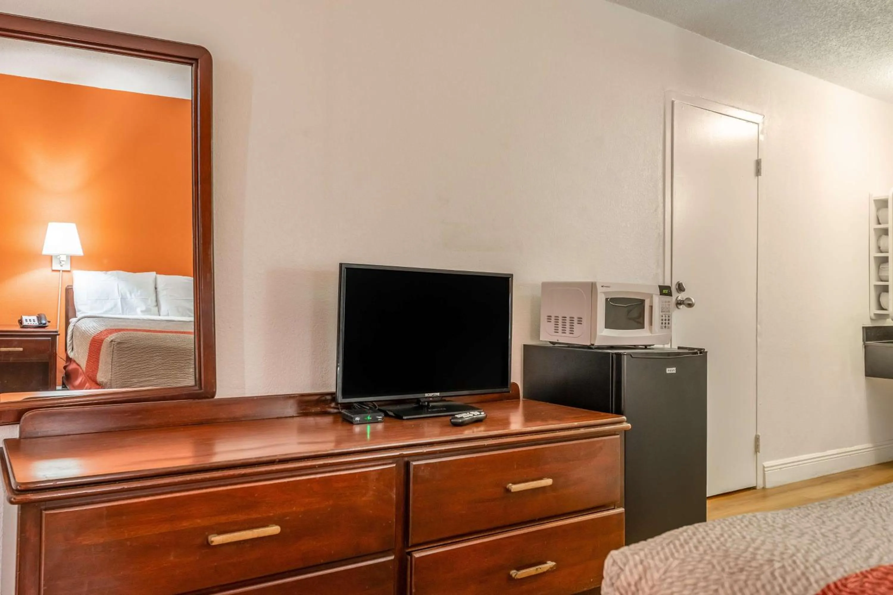 Quadruple Room - Non-Smoking in Motel 6-Natchitoches, LA