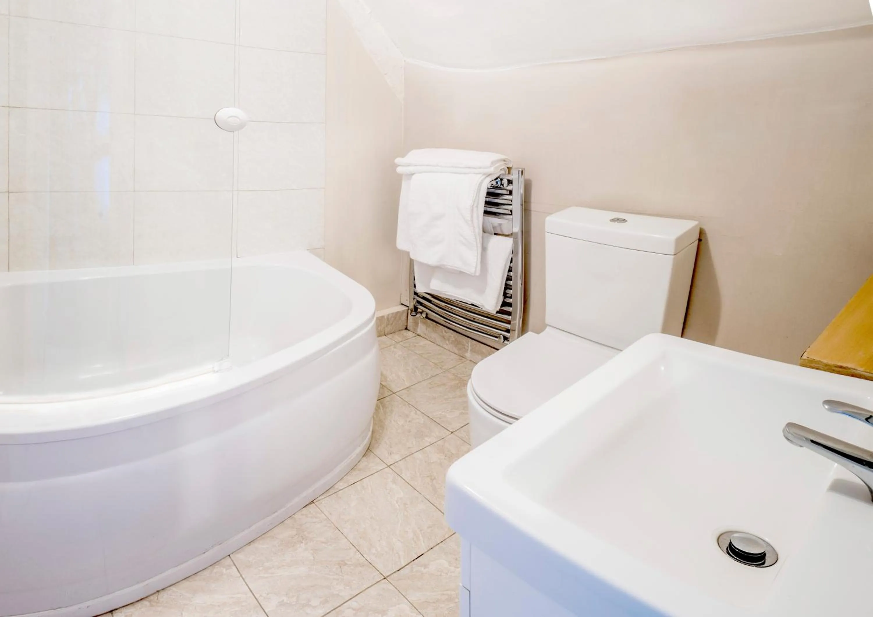 Large Family Room (5 Adults) in White Hart Hotel