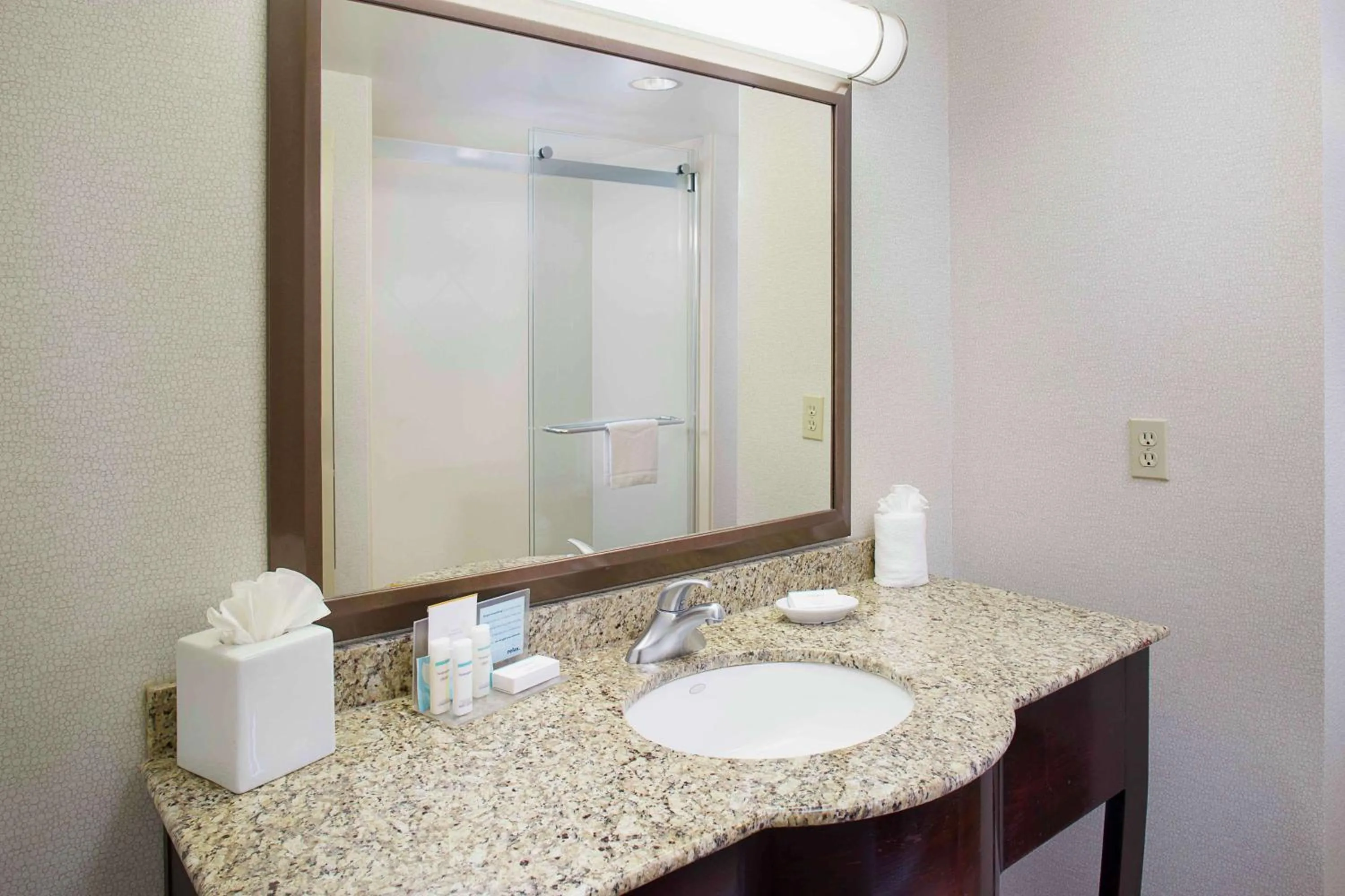 King Room - Mobility Access/Non-Smoking in Hampton Inn by Hilton Garden City Long Island