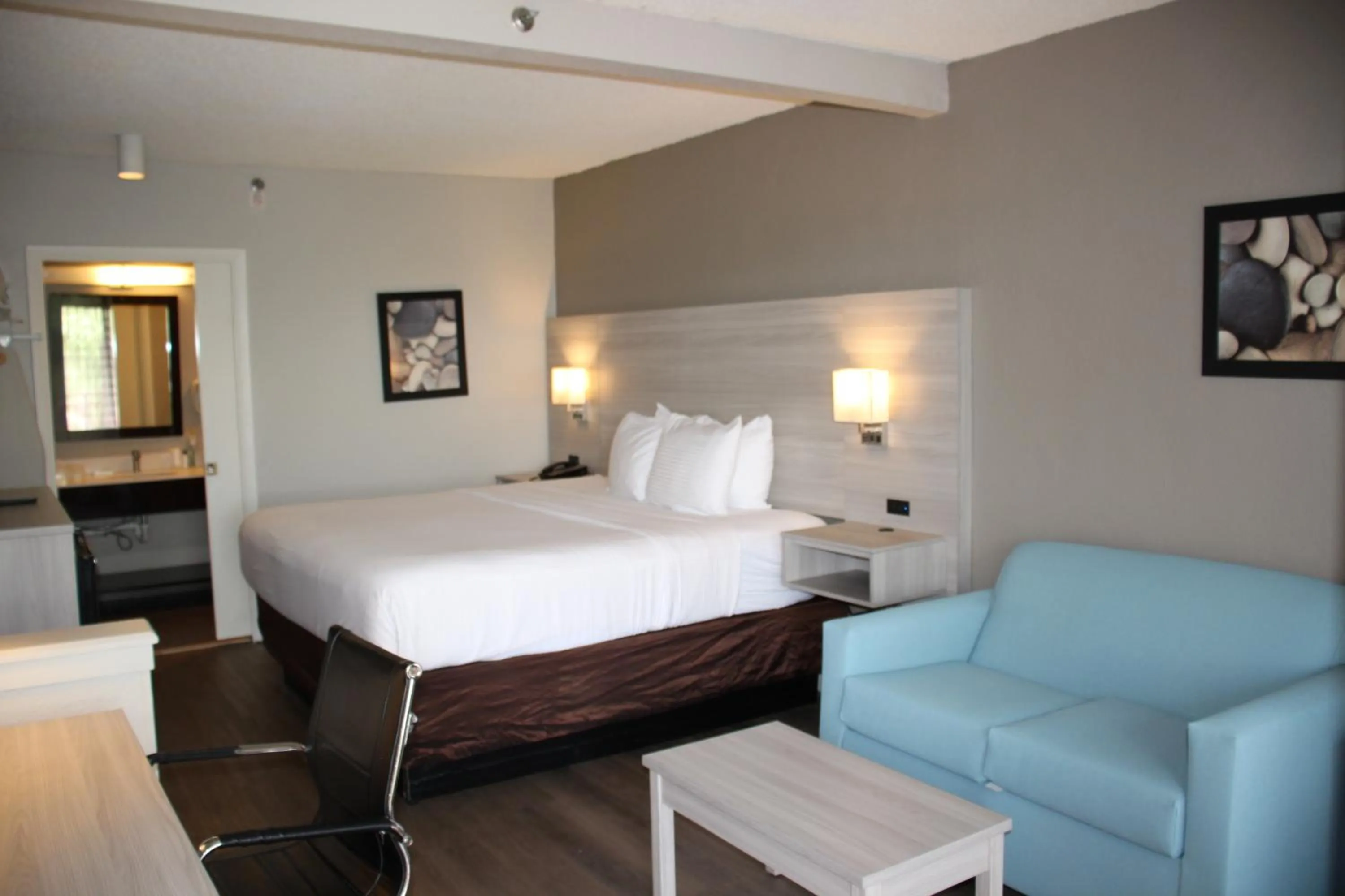 King Room with City View - Non-Smoking in Boca Suites Deerfield Beach; SureStay Collection by BW