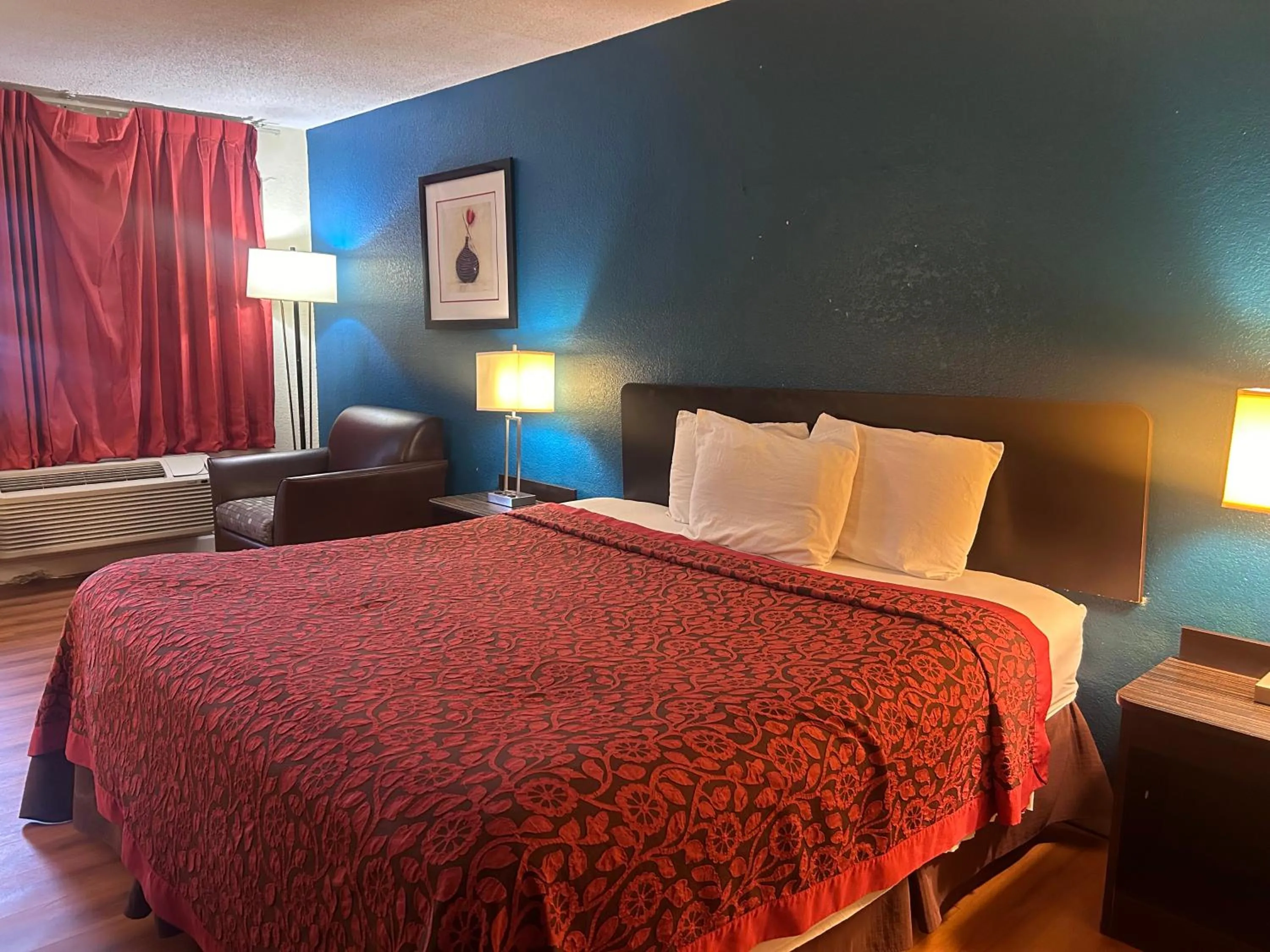 King Room in Americas Best Value Inn Dayton