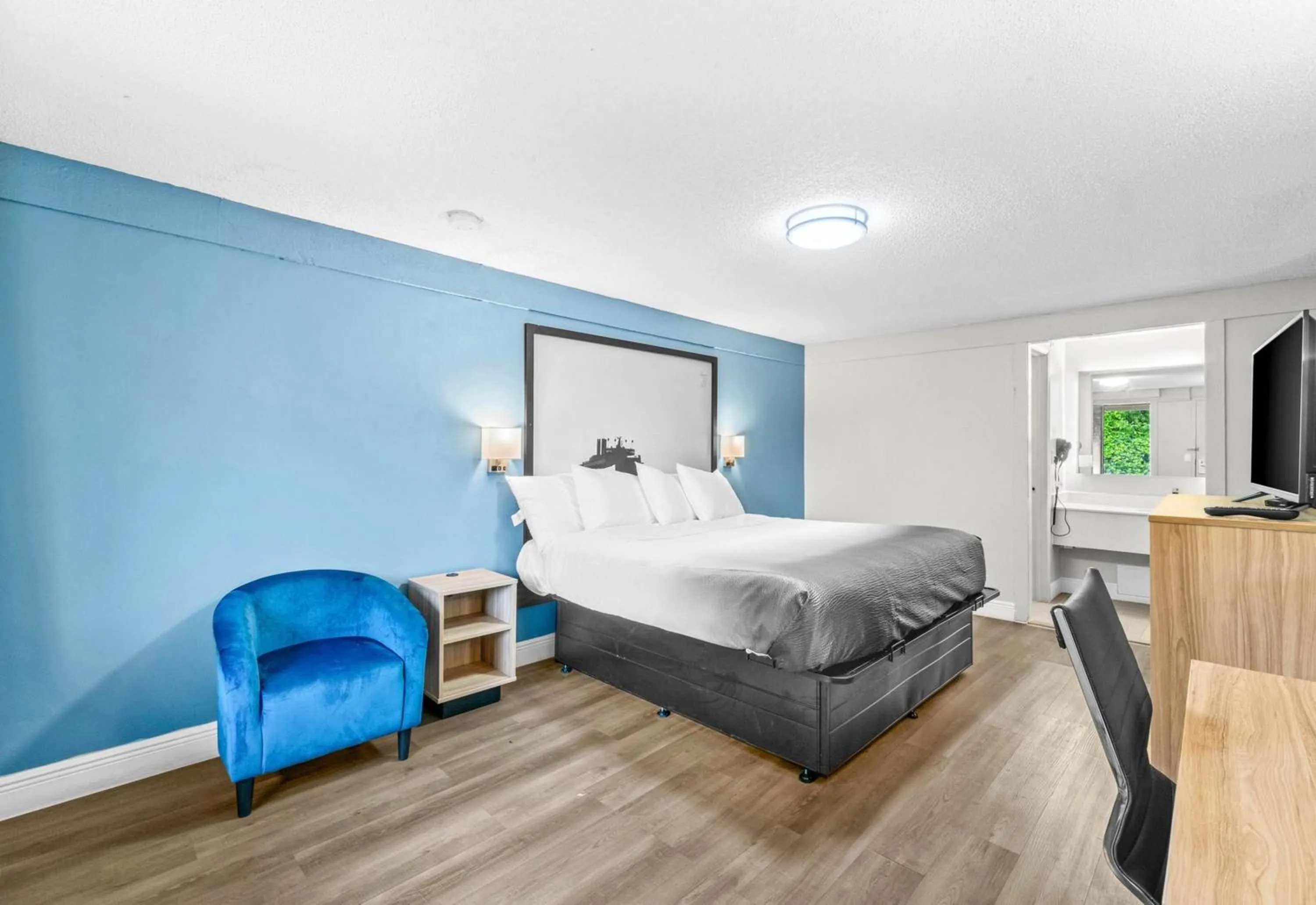 Deluxe King Room - Smoking in Super 8 by Wyndham Lantana West Palm Beach