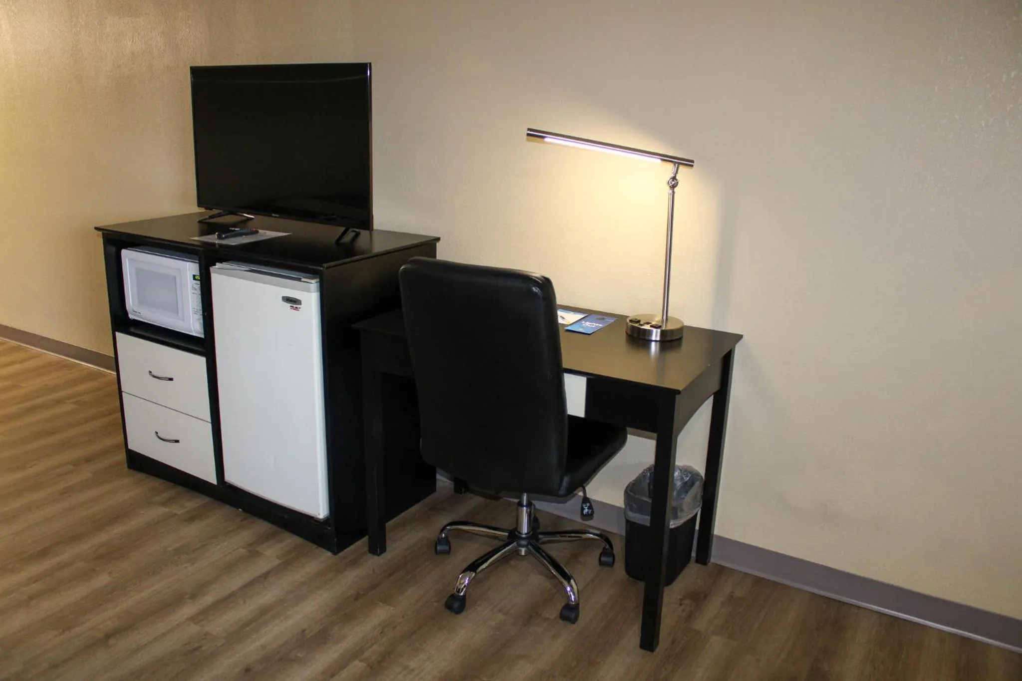 Deluxe King Room - Non-Smoking in Days Inn by Wyndham Bend