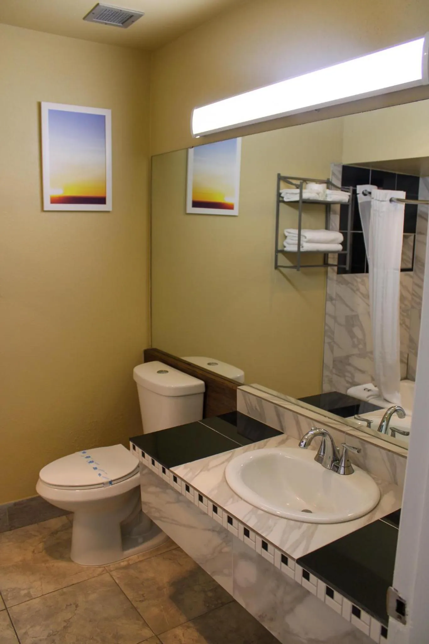 Deluxe Queen Room with Two Queen Beds - Non-Smoking in Days Inn by Wyndham Bend