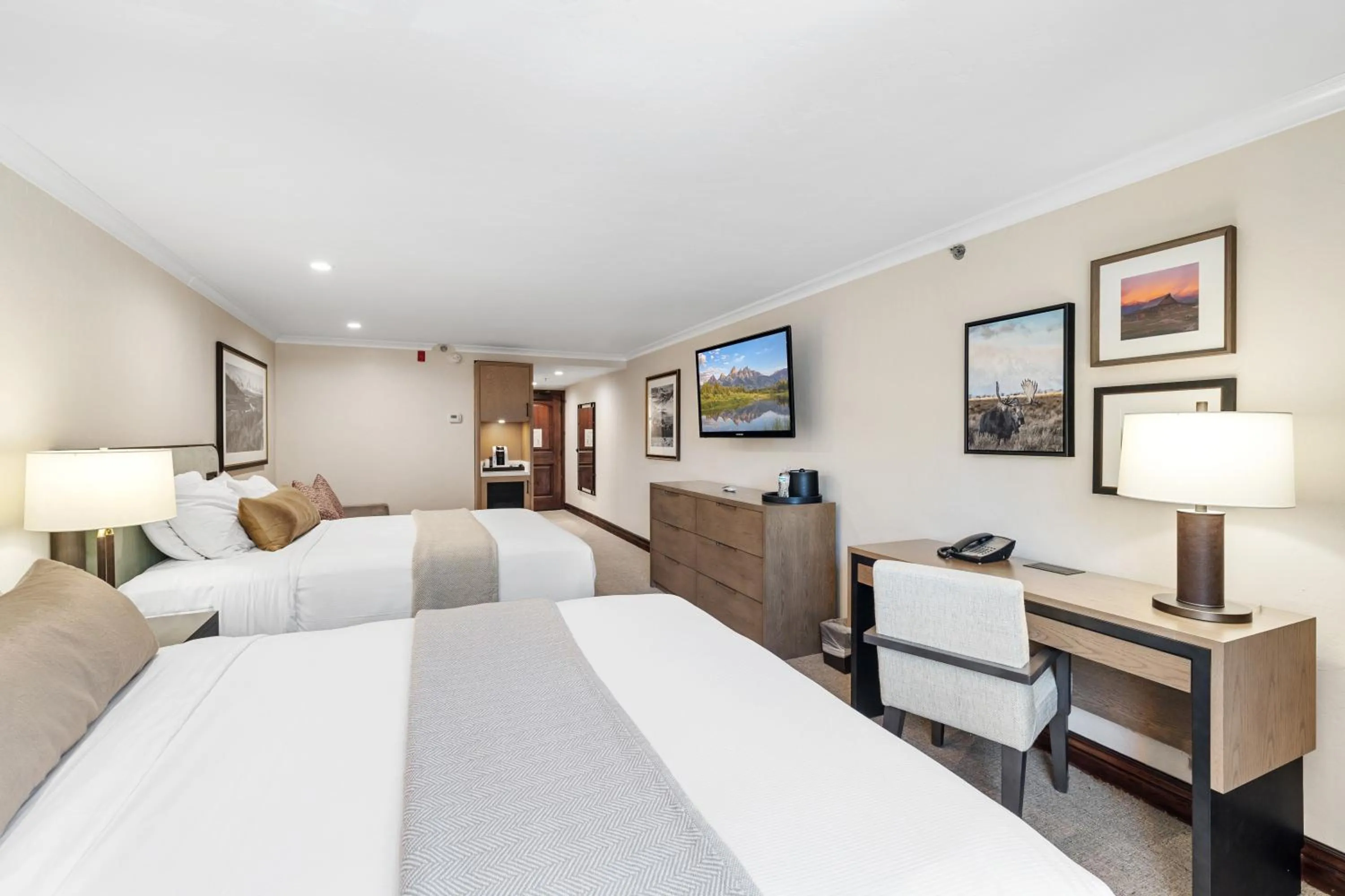 Queen Room with Two Queen Beds - Disability Access in The Lodge at Jackson Hole