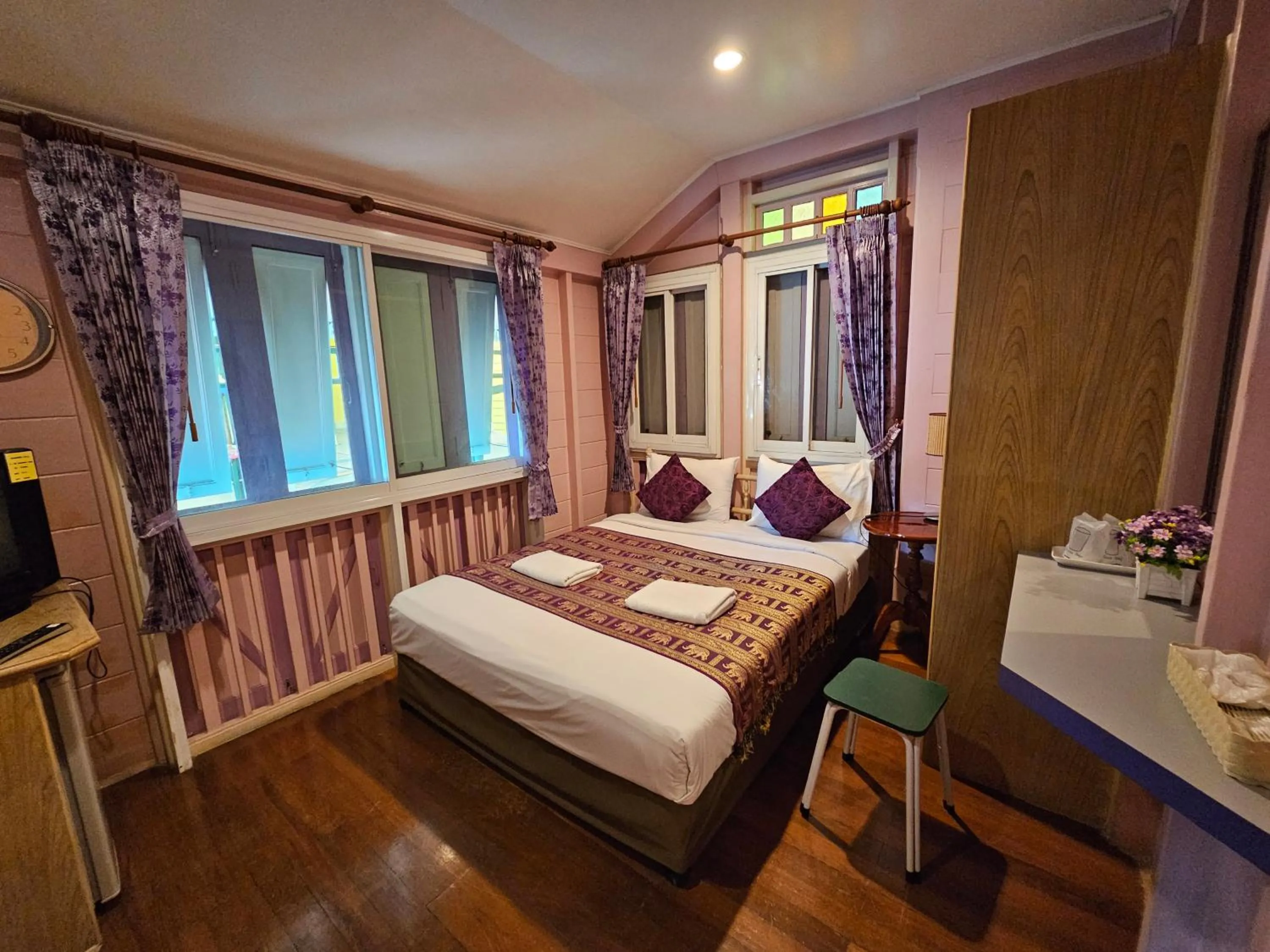 Superior Deluxe Double or Twin Room  in Samsen Sam Place