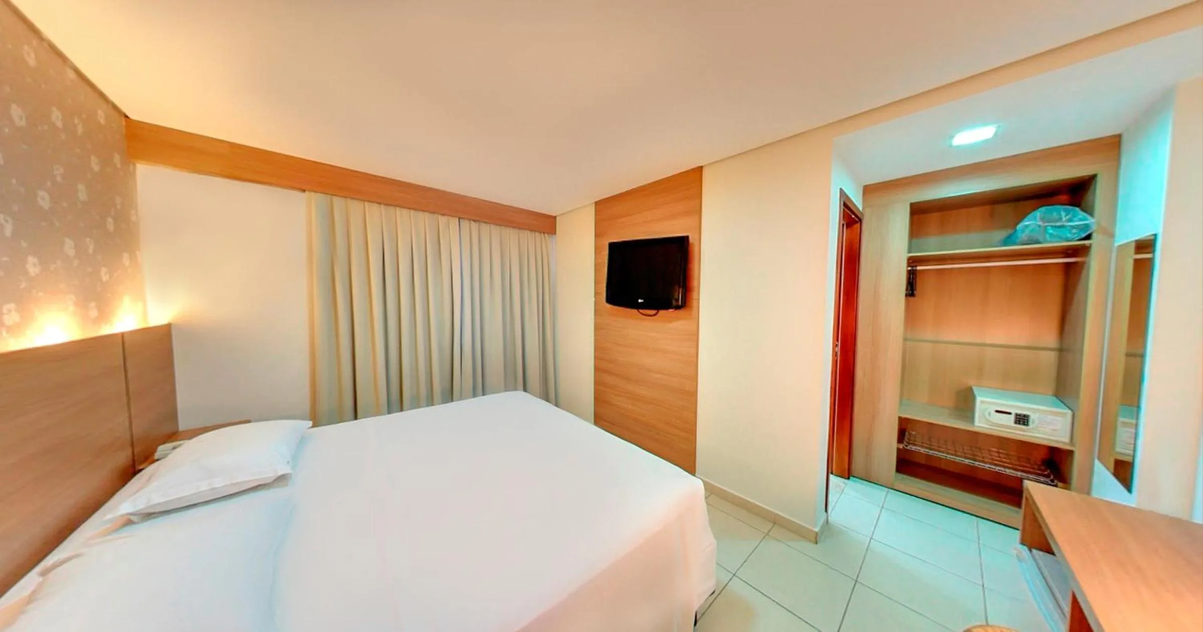 Deluxe Double Room in Amazon Plaza Hotel