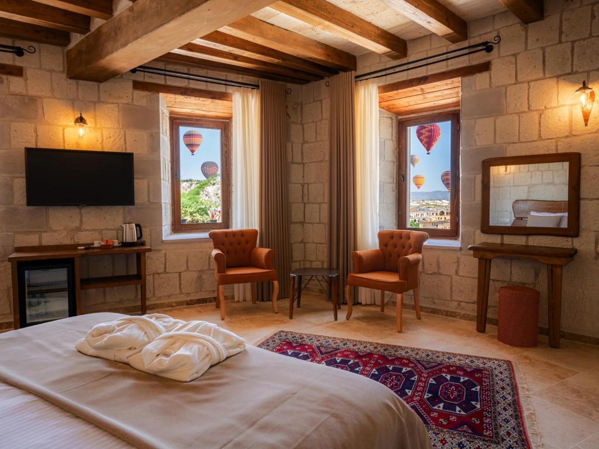 King Room with Mountain View in Tulip Cave Suites