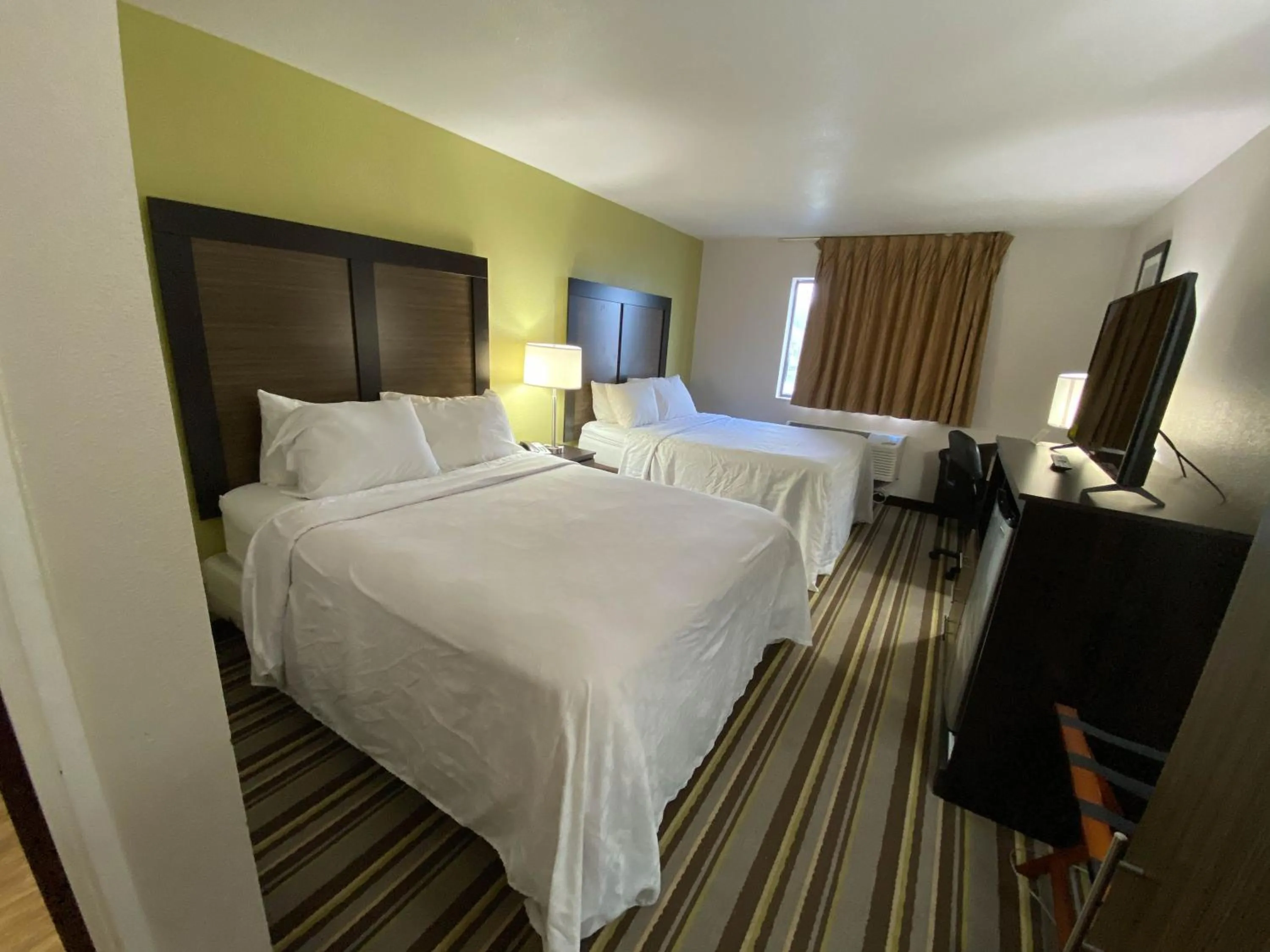 Queen Room with Two Queen Beds - Non-Smoking in Motel 6 Lancaster