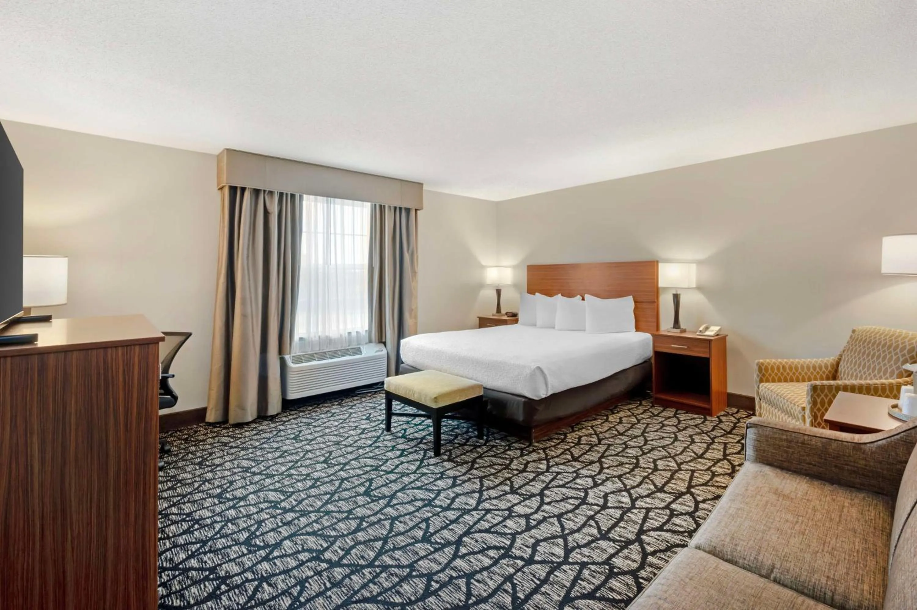 King Bed Room with Spa Bath in Best Western Westminster Hotel