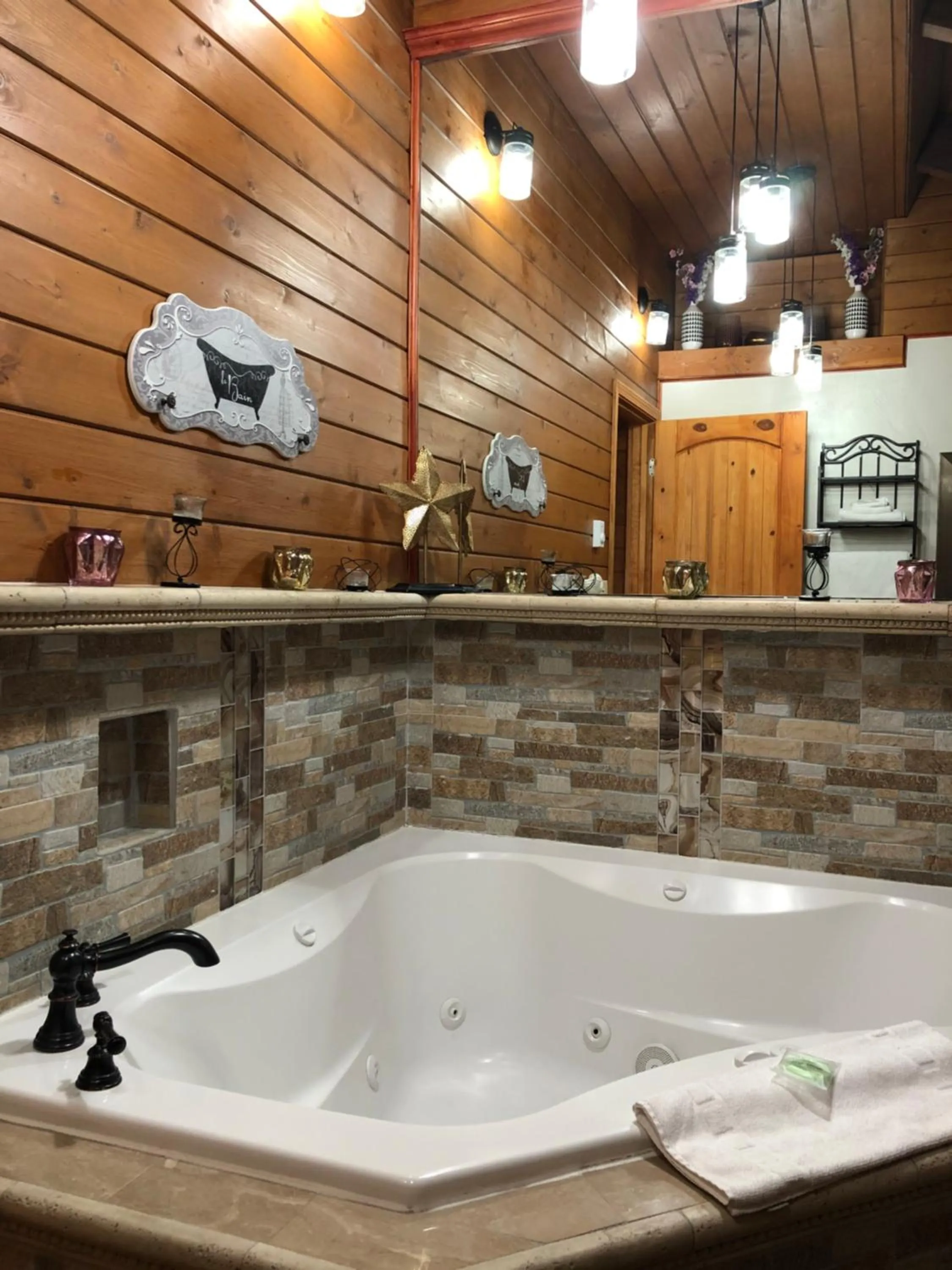 Luxury Suite with Spa Bath in Dunes Motel - Bend