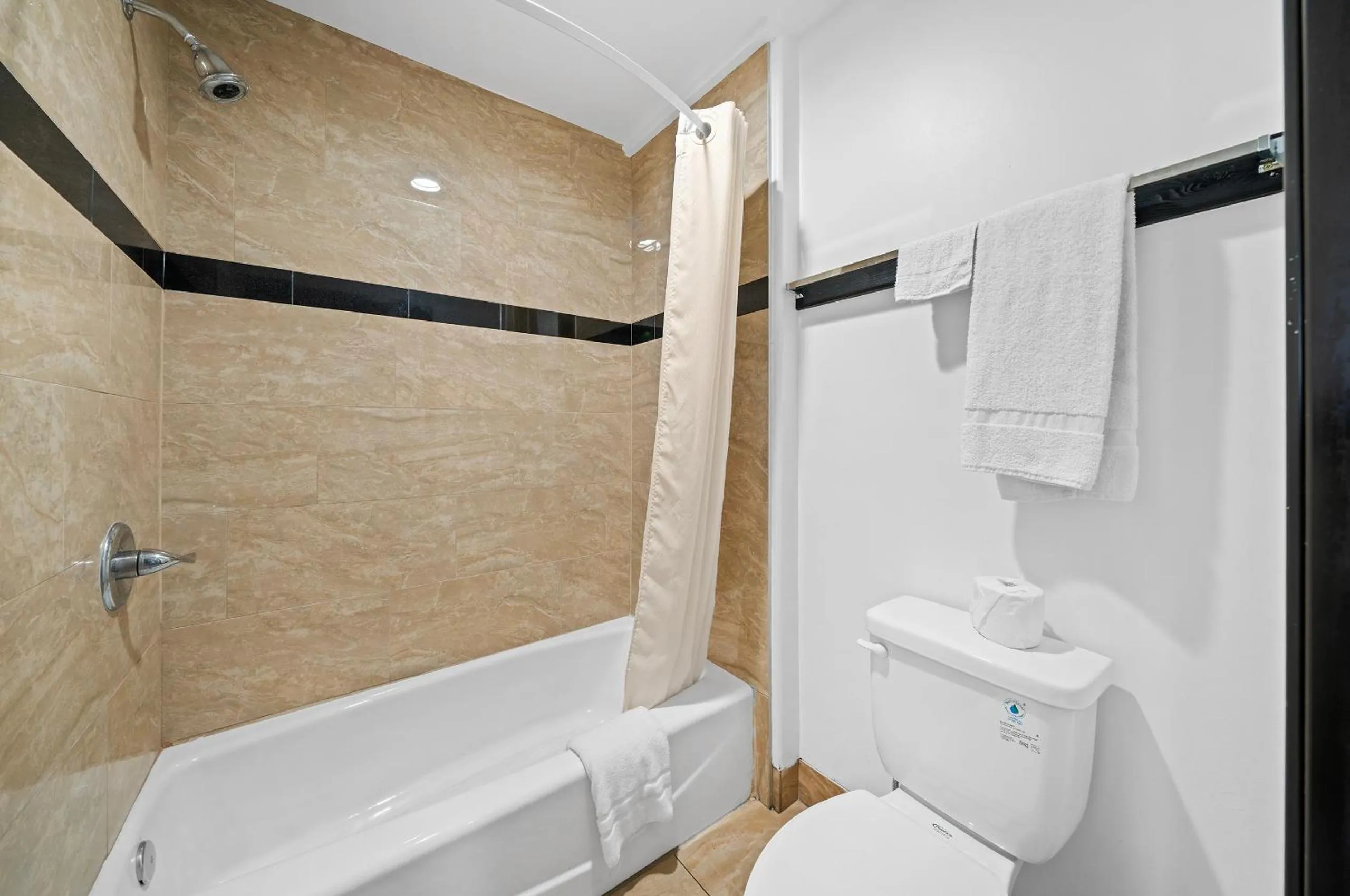 Deluxe Family Suite - single occupancy in Starlight Inn South El Monte