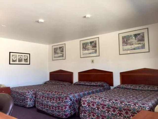 Standard Double Room with three beds in Maple Inn and Suites Los Banos