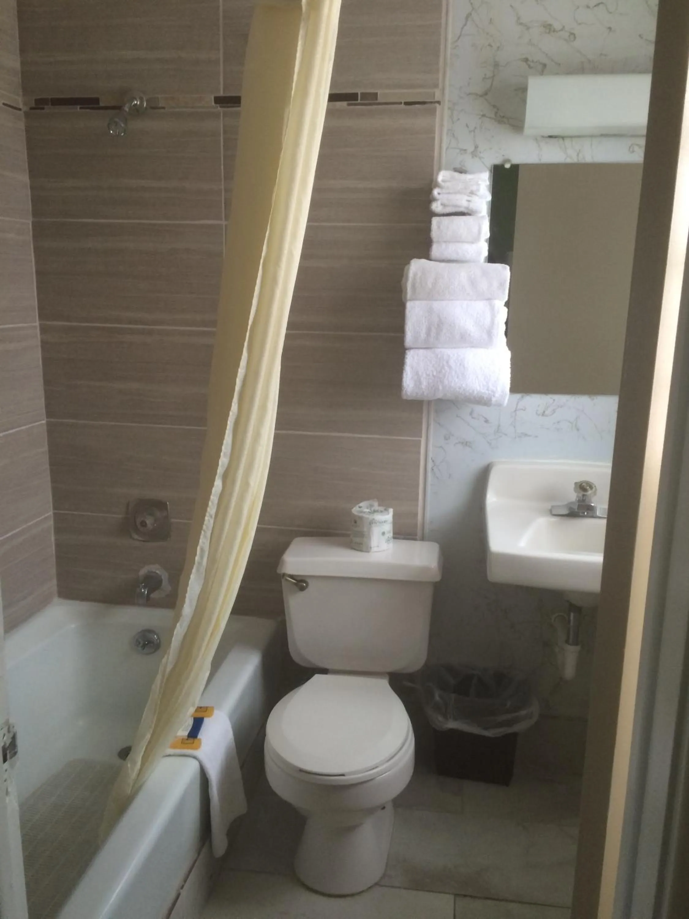 Non-Smoking Queen Room with Two Queen Beds in Alamo Motel