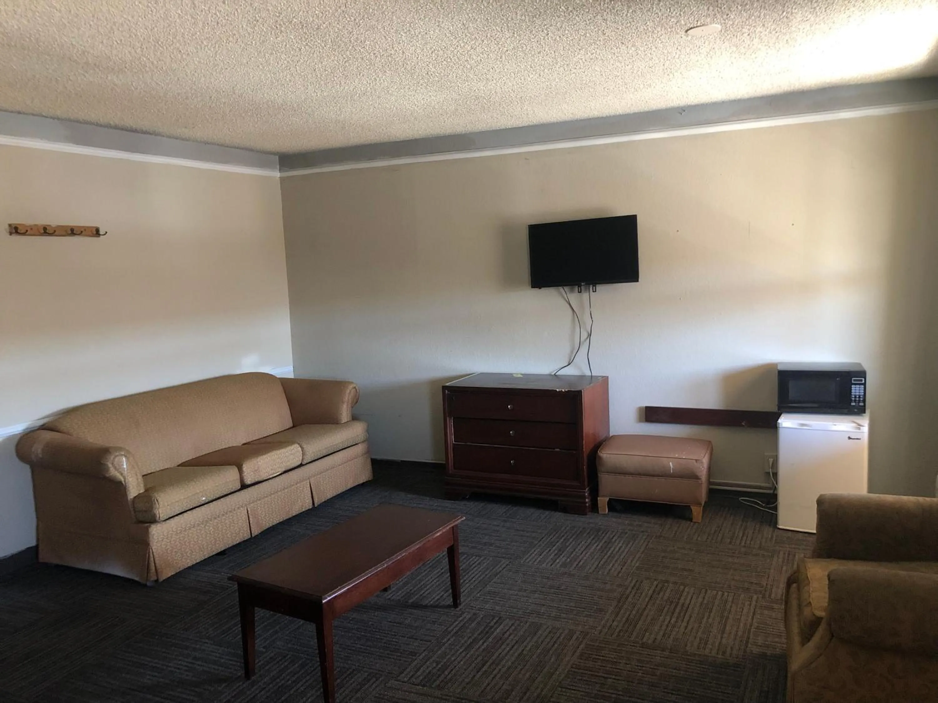 1 Deluxe King Bed Non-Smoking  in Americas Best Value Inn Denver