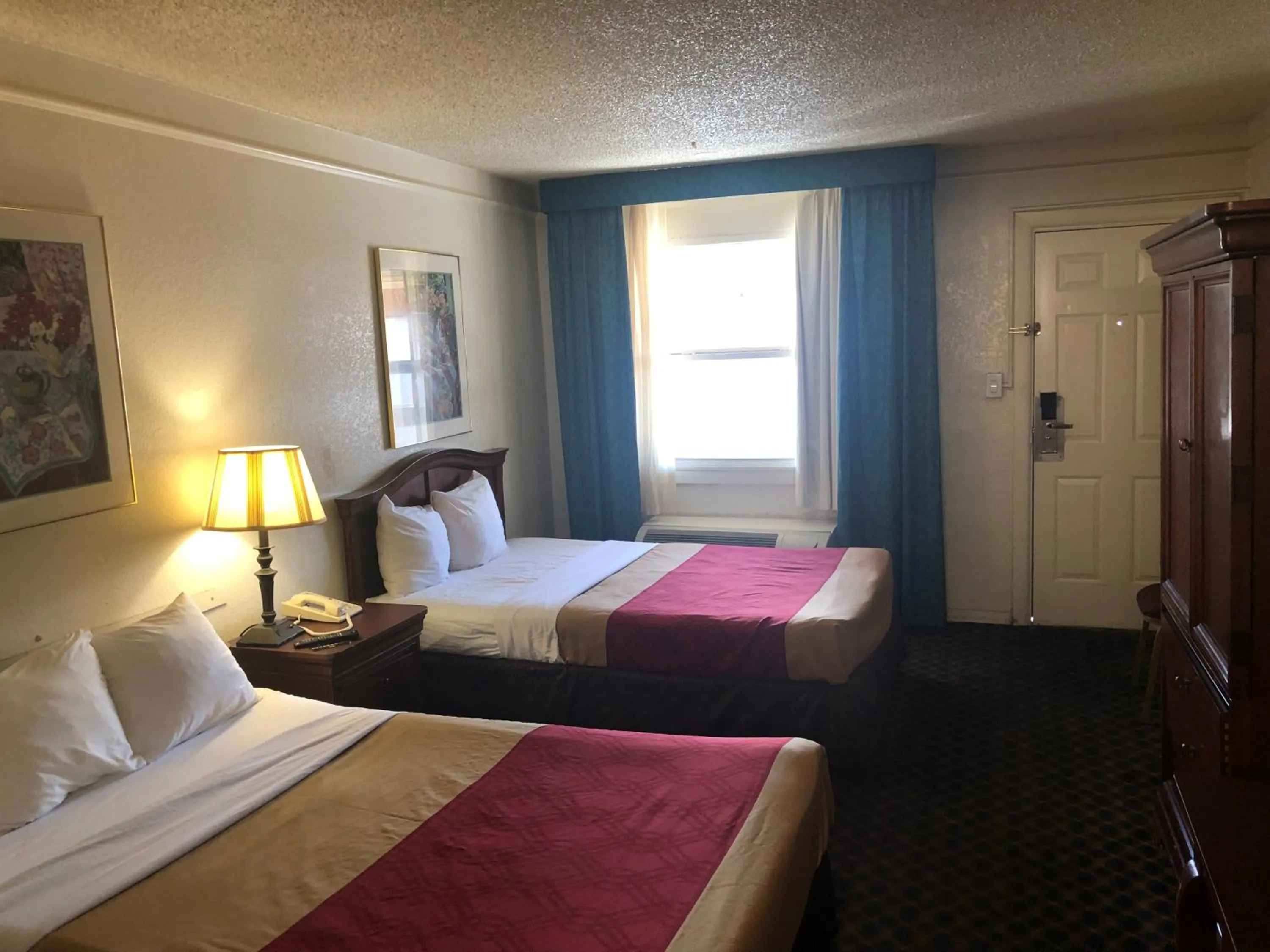 2 Double Beds Non-Smoking in Americas Best Value Inn Denver