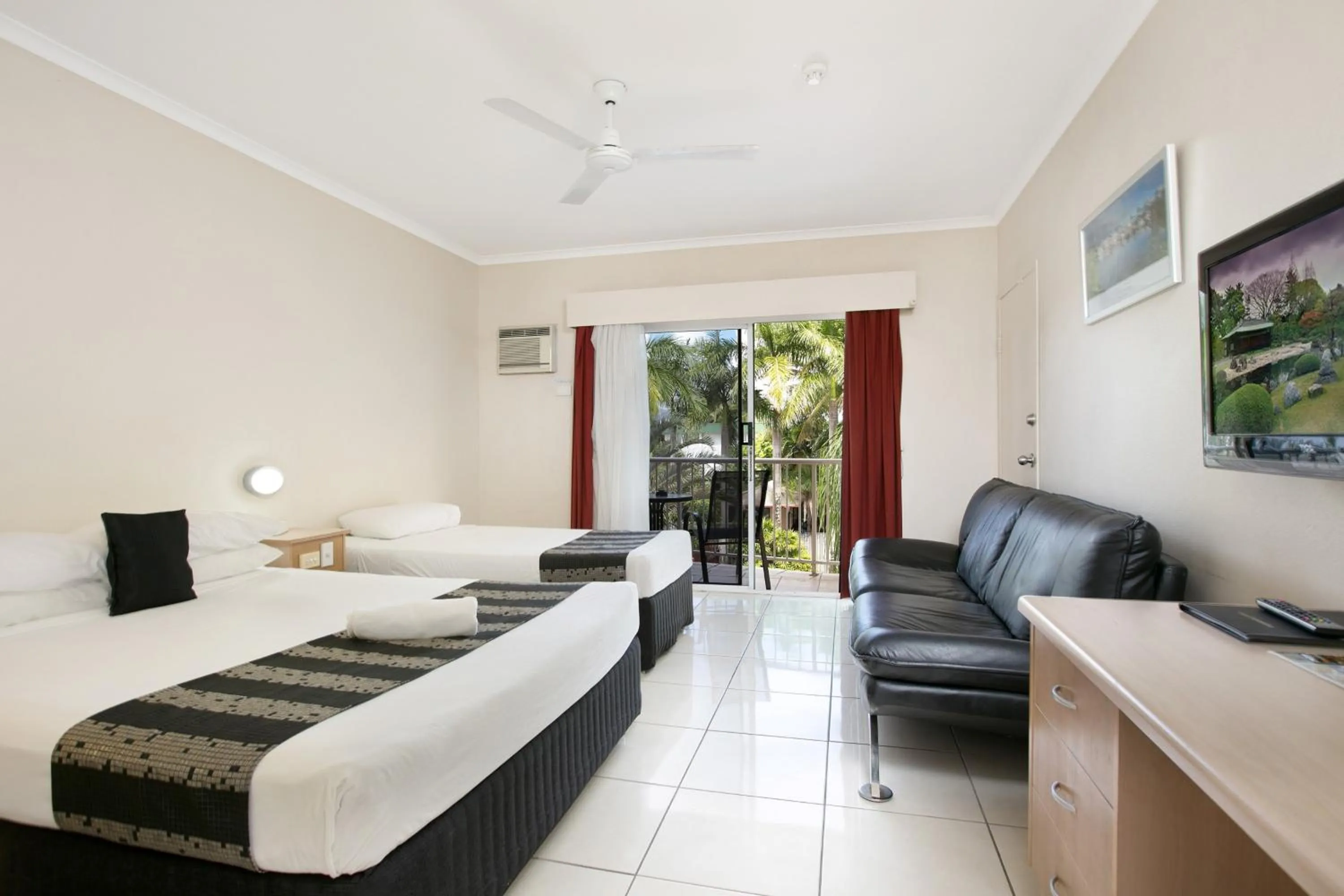 Twin Room with Balcony in Cairns City Sheridan Motel