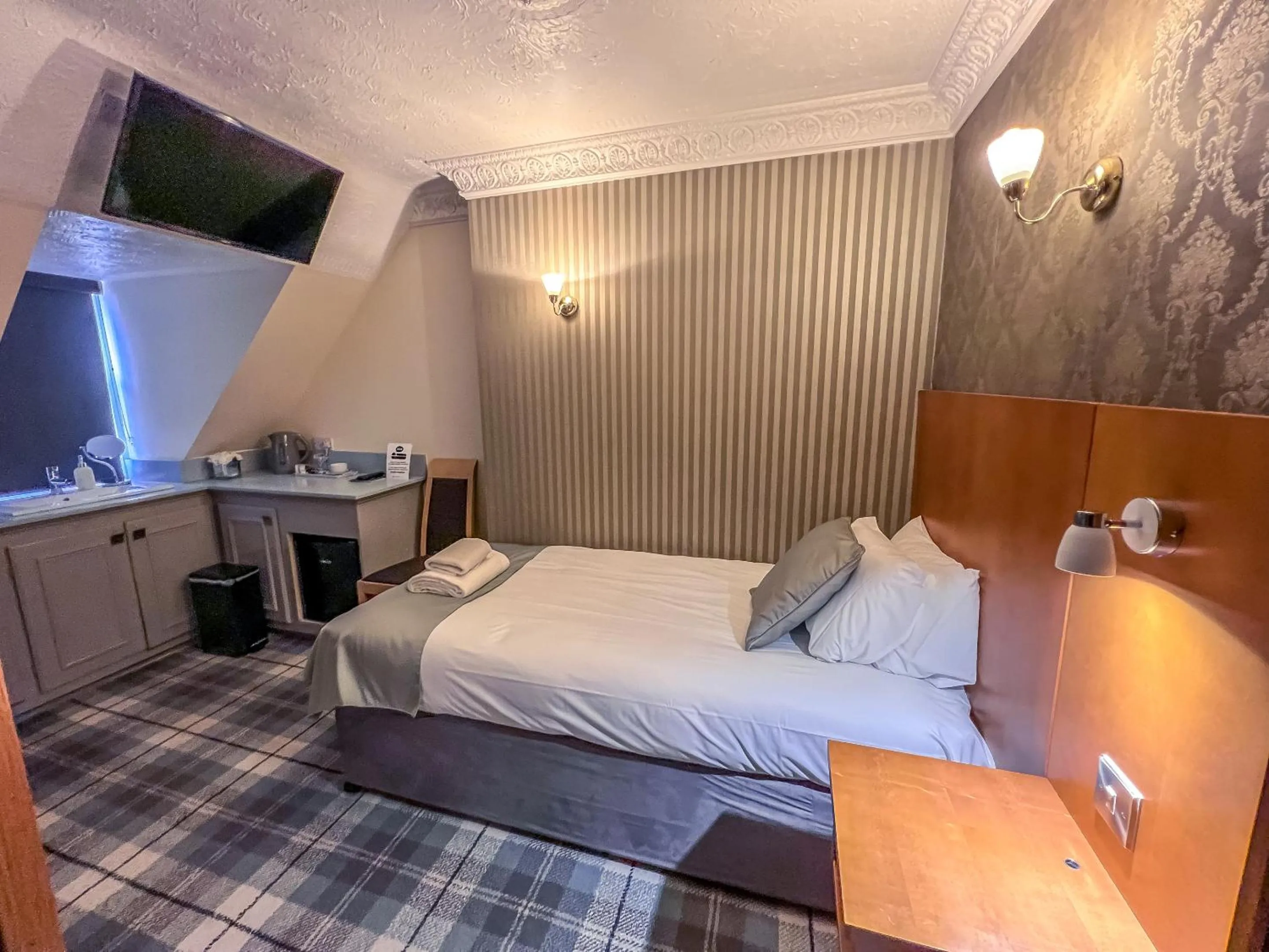 Standard Single Room with Shower - single occupancy in Quayside Hotel & Bar