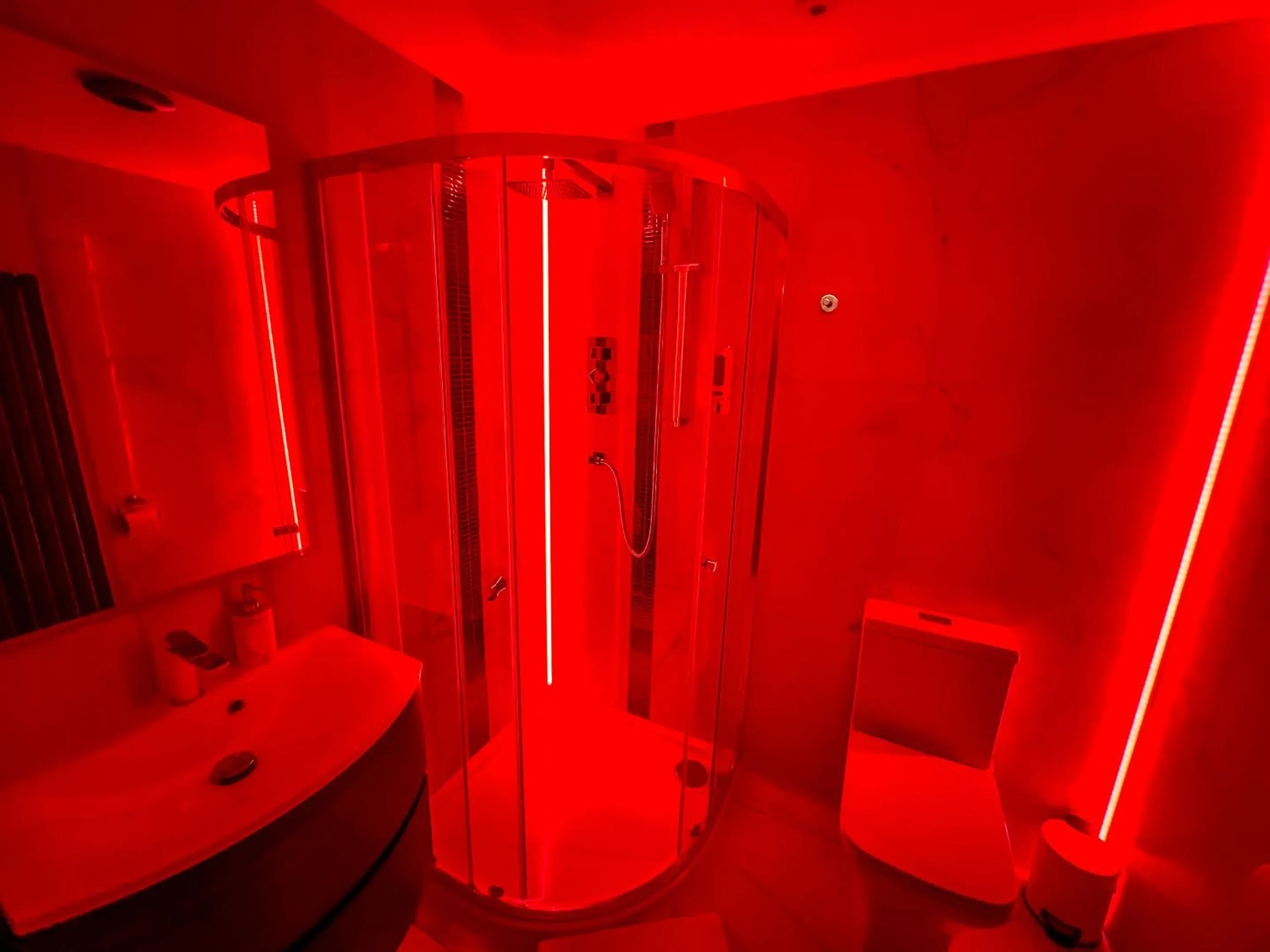 Deluxe Double Room with Shower in Quayside Hotel & Bar