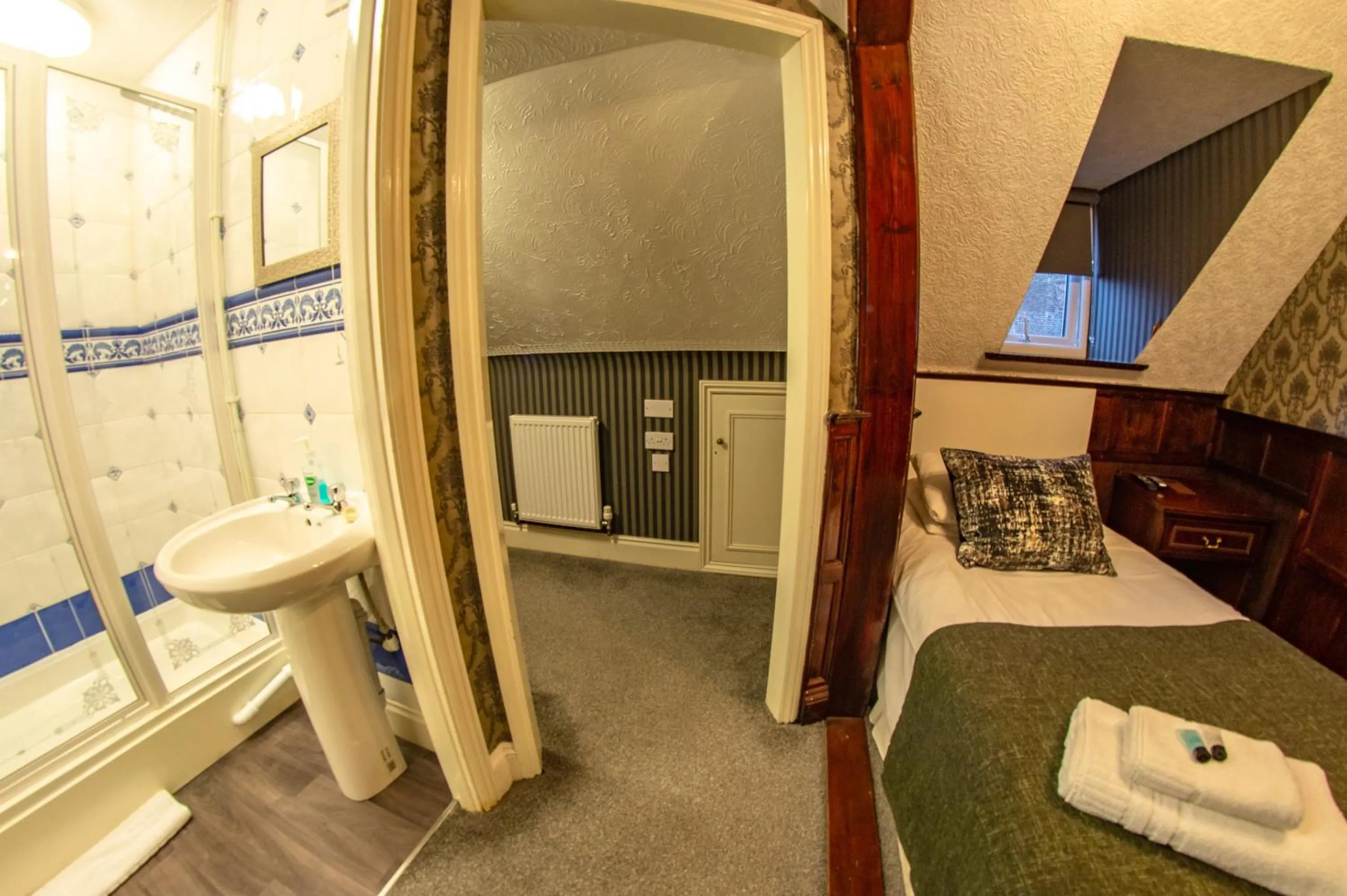 Single Room with Private Bathroom - single occupancy in Quayside Hotel & Bar