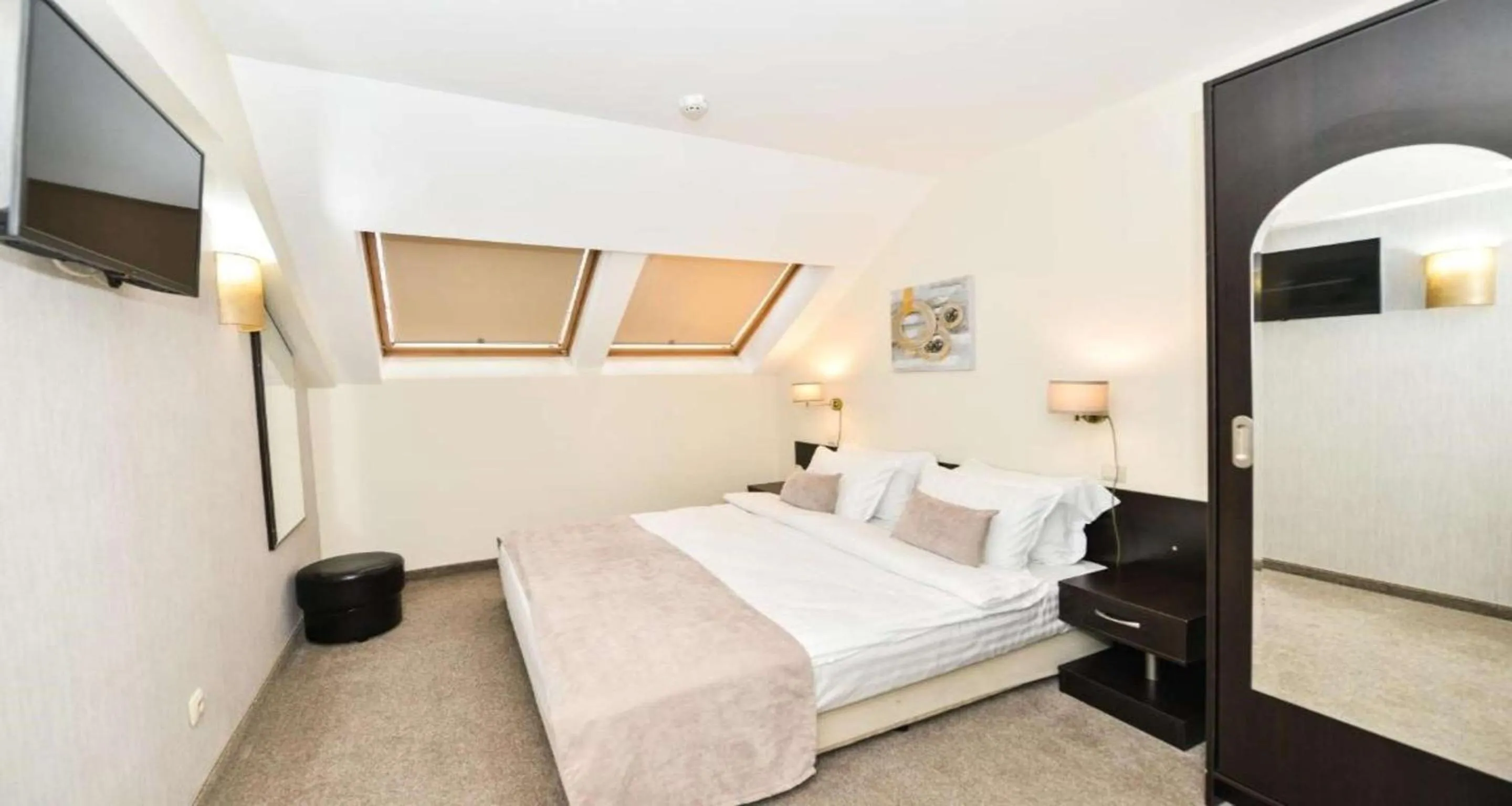 Double Room with Double Bed - Non-Smoking in Art Plaza Hotel