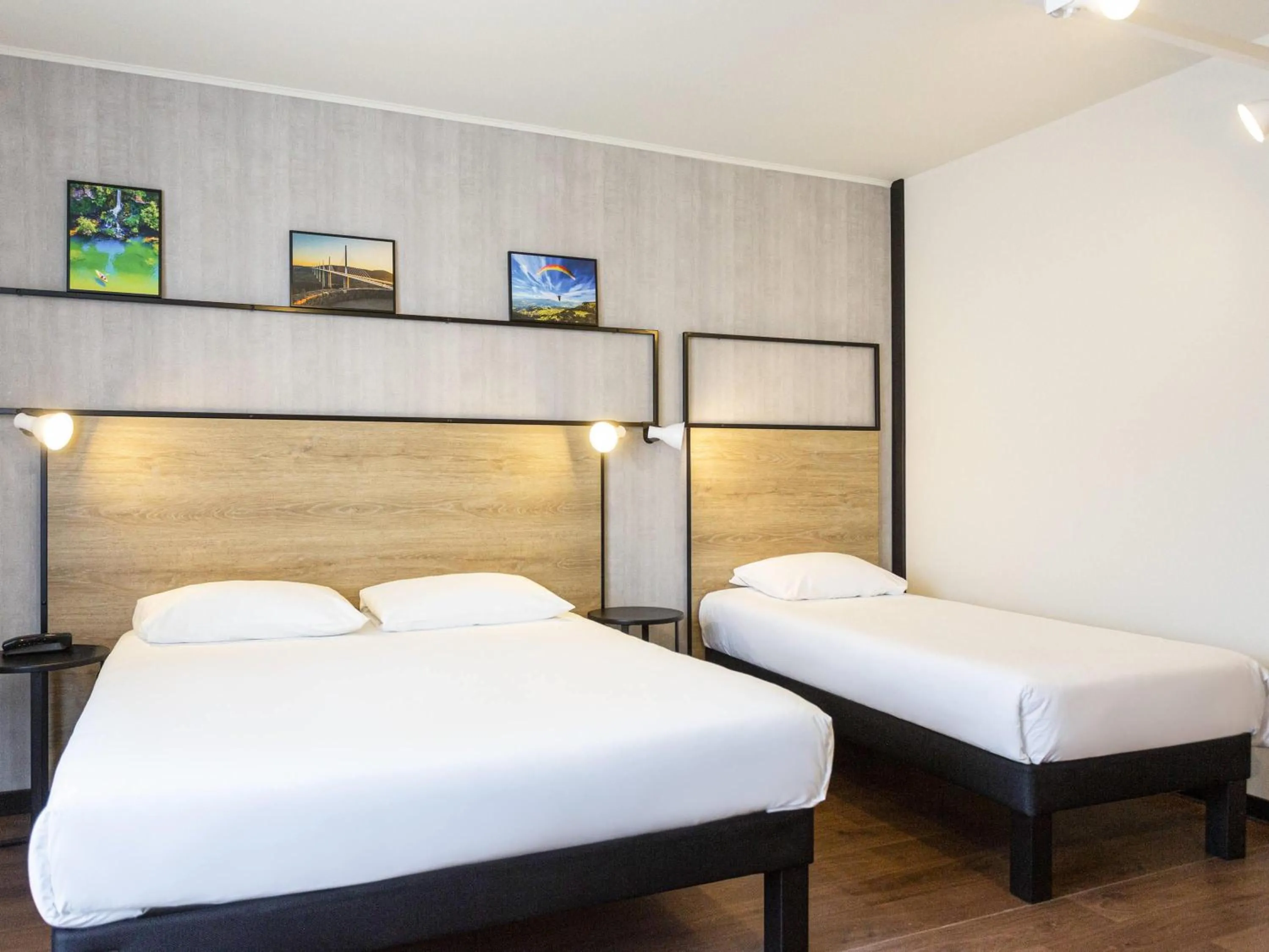 Deluxe Room with One Double Bed and One Single Bed in Ibis Centre Millau