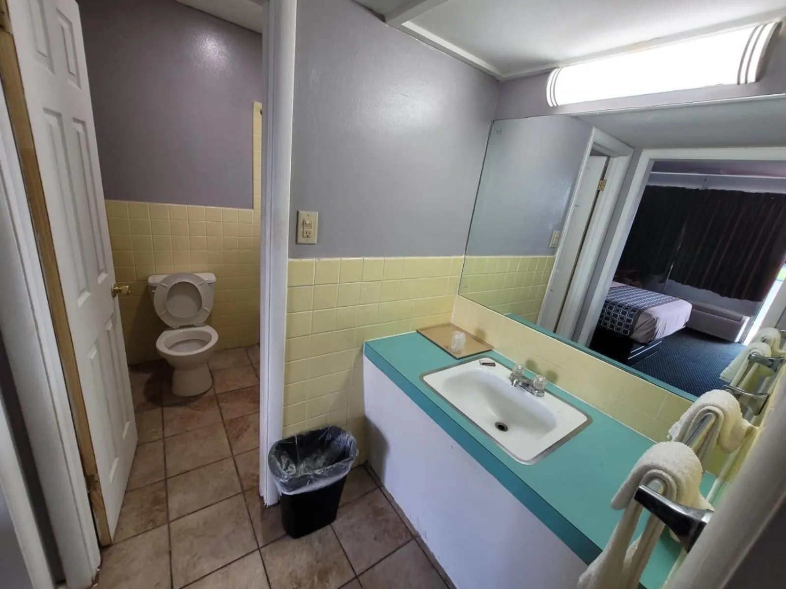 King Bed Non-Smoking in Lamplighter Inn By OYO Independence