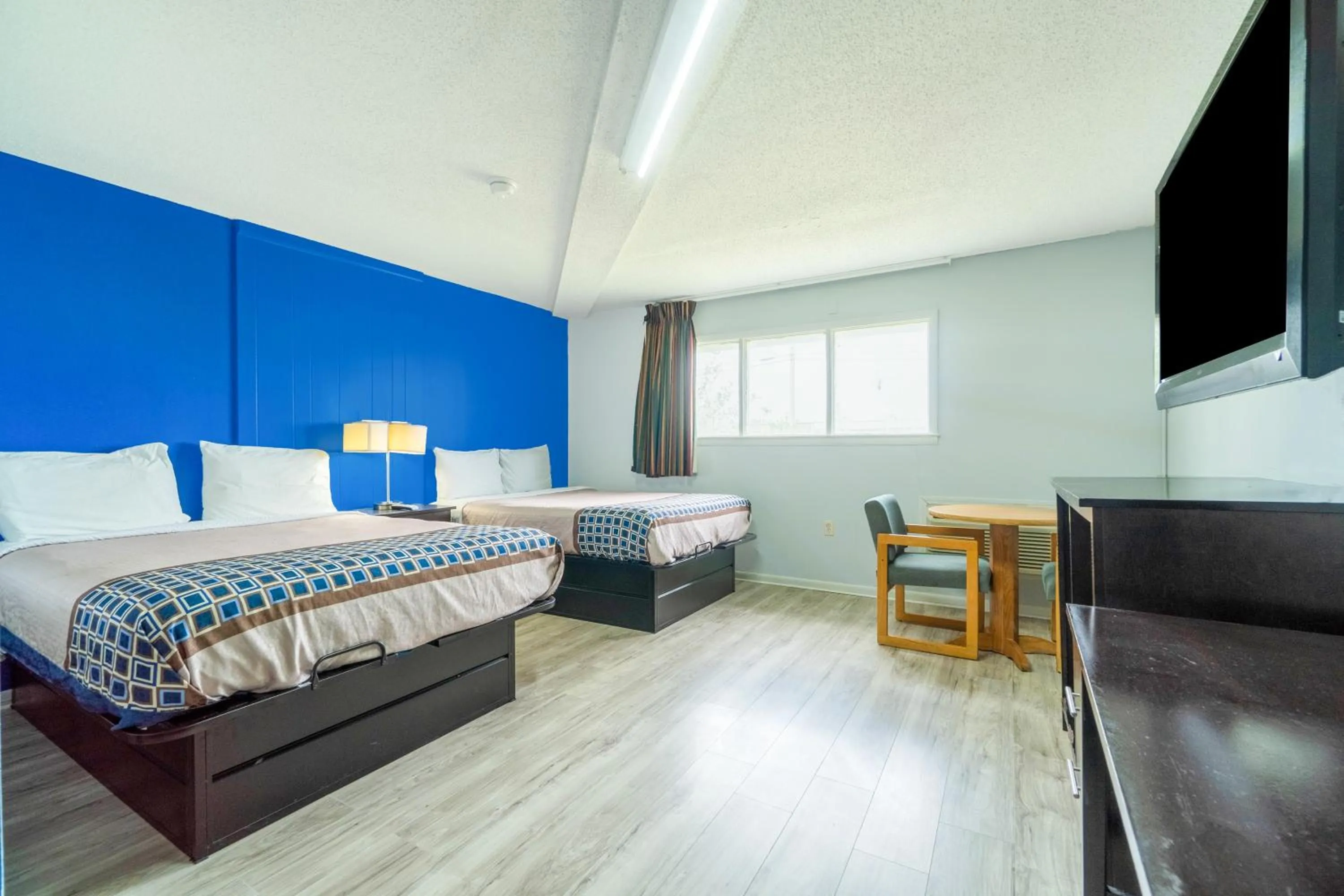 3 Full Bed Non-Smoking in Lamplighter Inn By OYO Independence