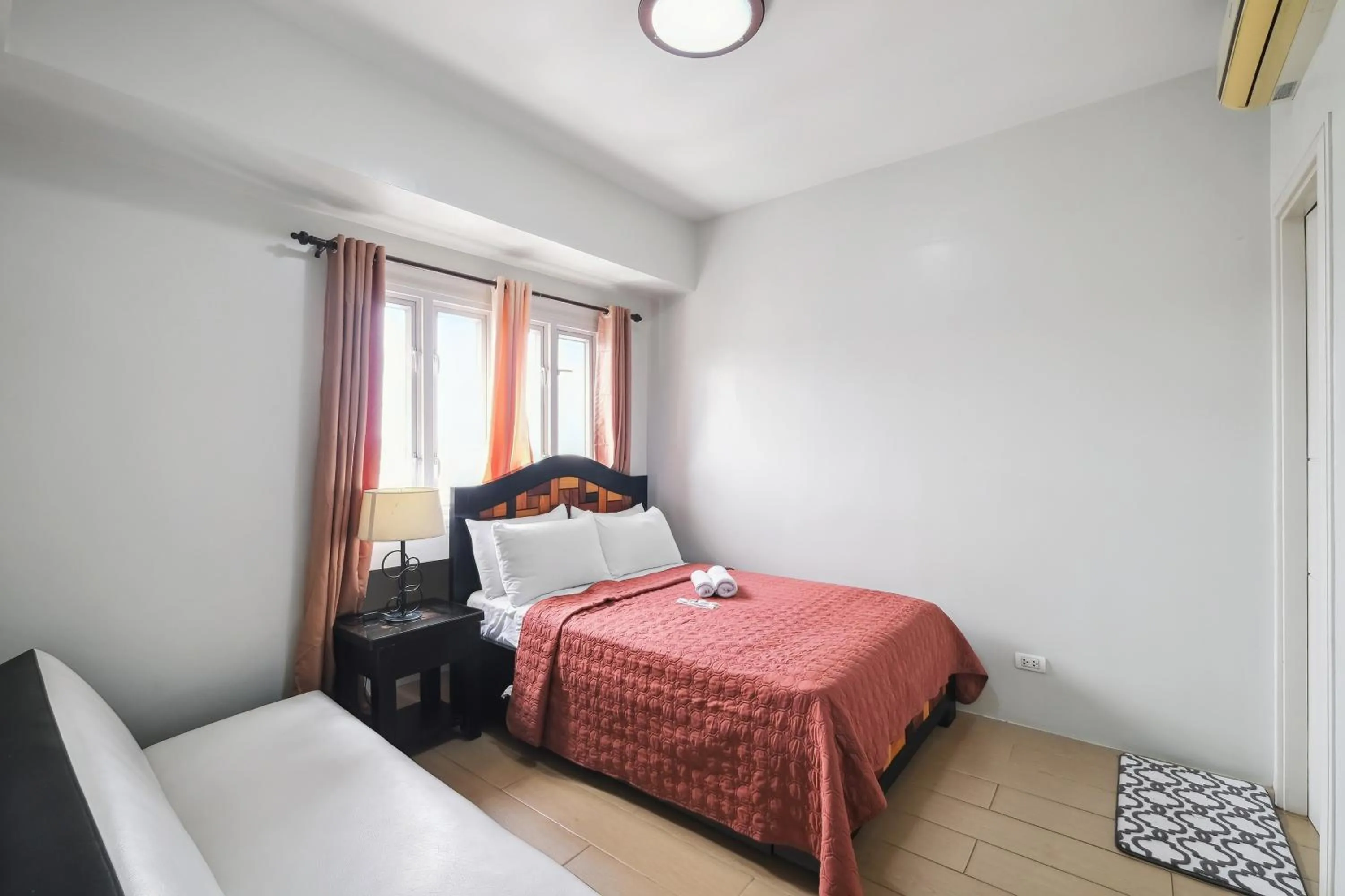 Studio Apartment in Tess and Tessha Condotel near T3 Airport