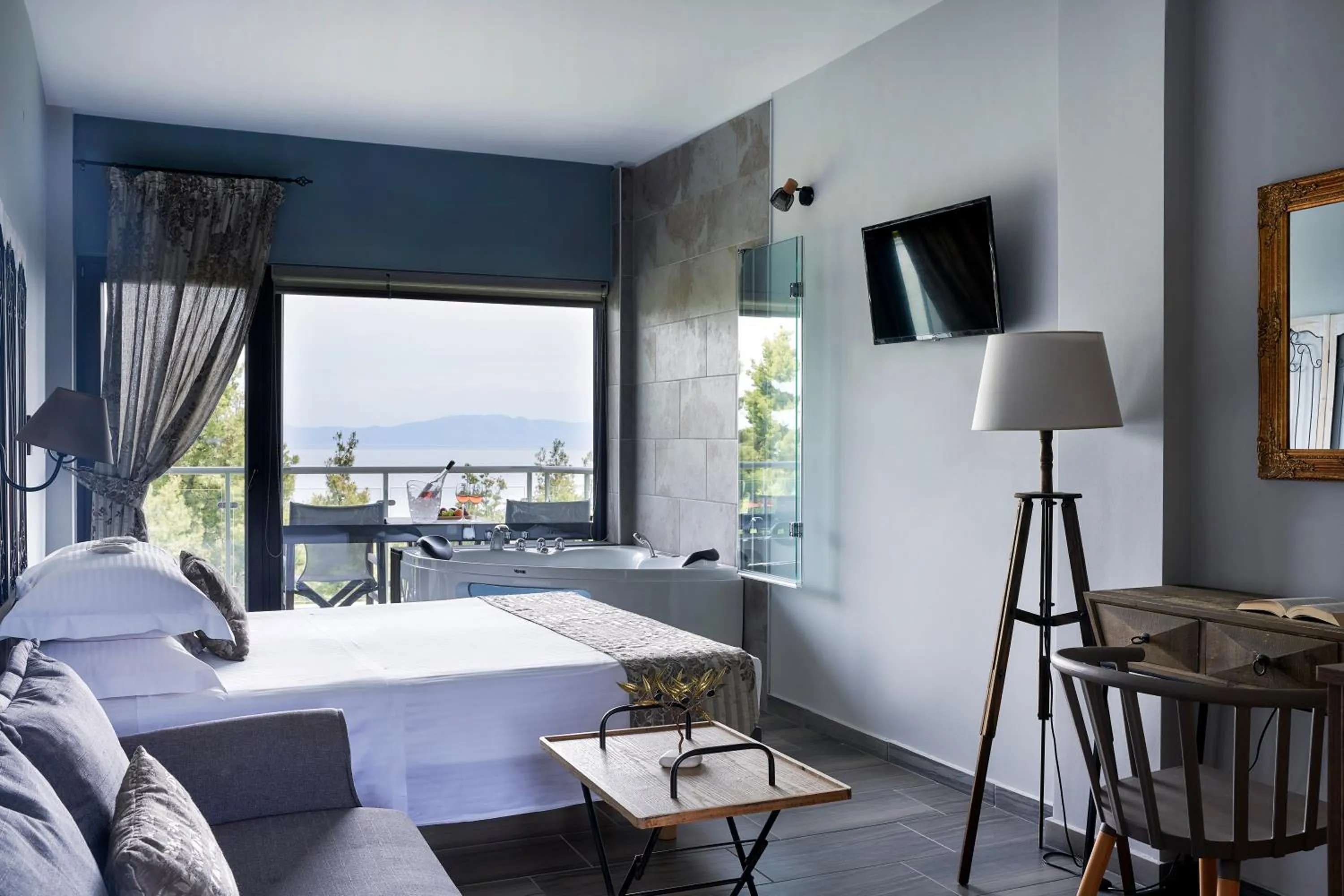 Suite with Panoramic Sea View in Mirabilia Boutique Hotel