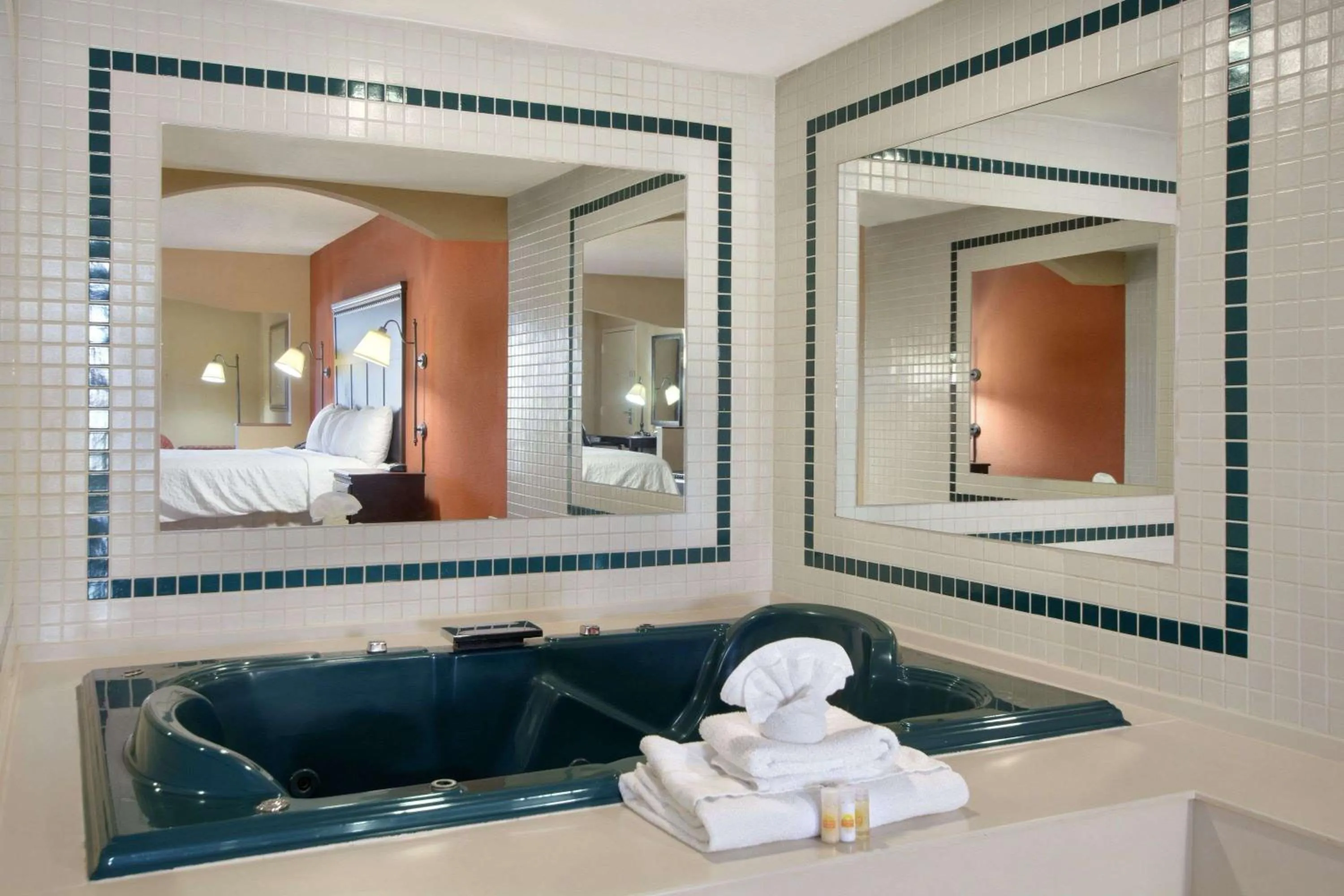 King Studio Suite - Non-Smoking in Days Inn by Wyndham Longview South