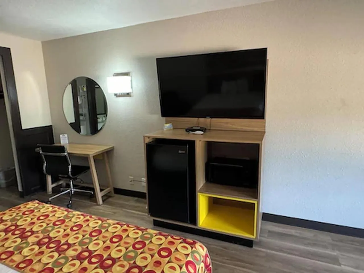 Deluxe King Studio Suite - Non-Smoking in Days Inn by Wyndham Longview South