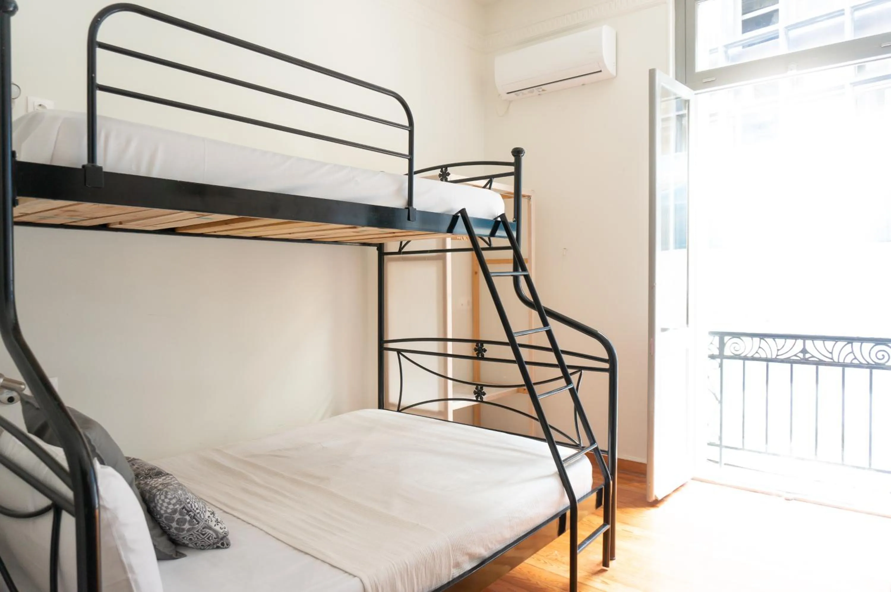 Triple Room with Balcony in Dioskouros Hostel