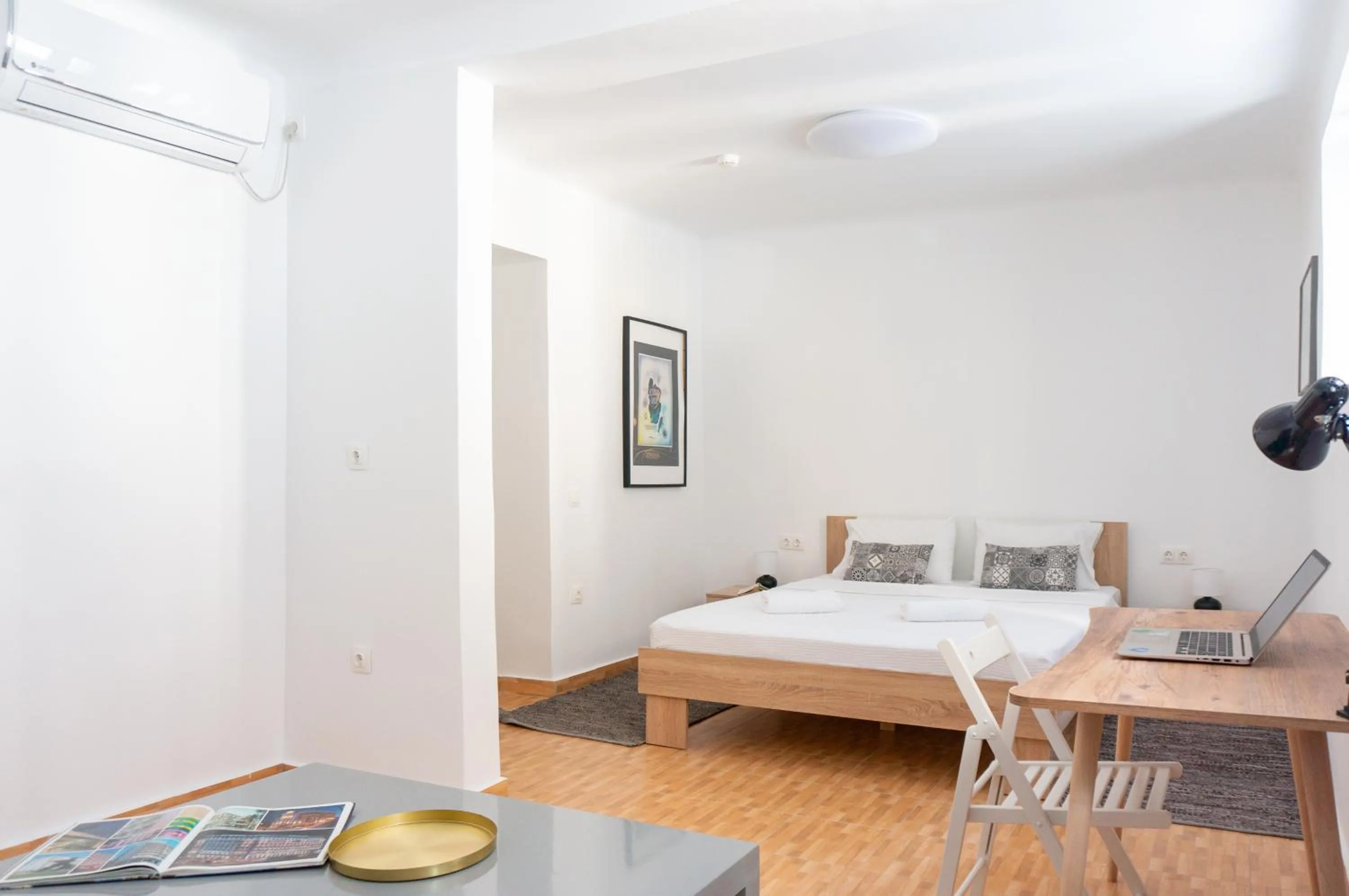 Triple Room with Bathroom in Dioskouros Hostel