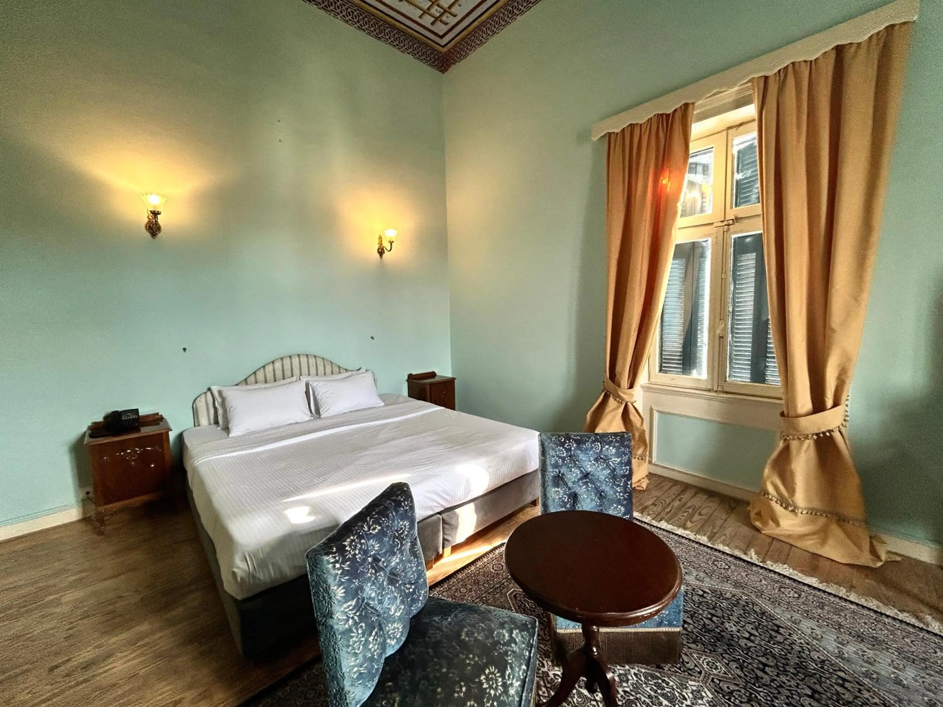 Mansion Superior Suite with Spa Bath and Pool View in Loriet Hotel